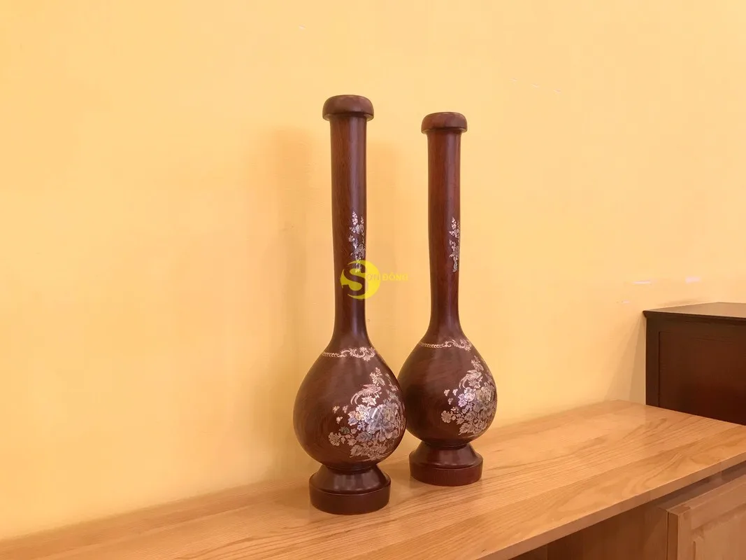 Молодые женщины искусство ладан дерево