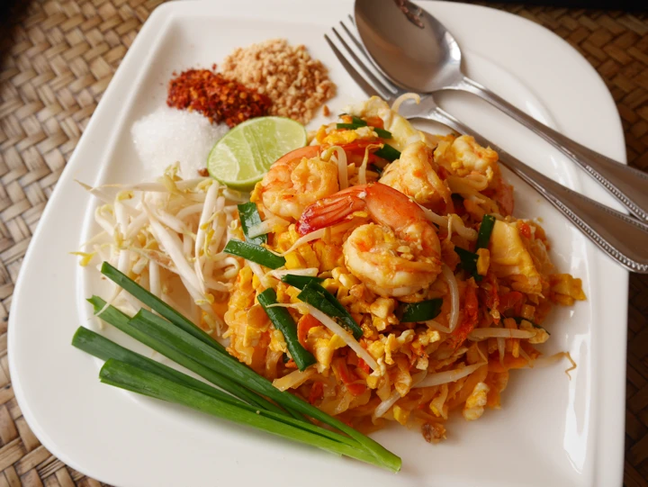 Best seller Ready made food set Pad Thai instant noodles from Nakhon Ratchasima, Thailand.