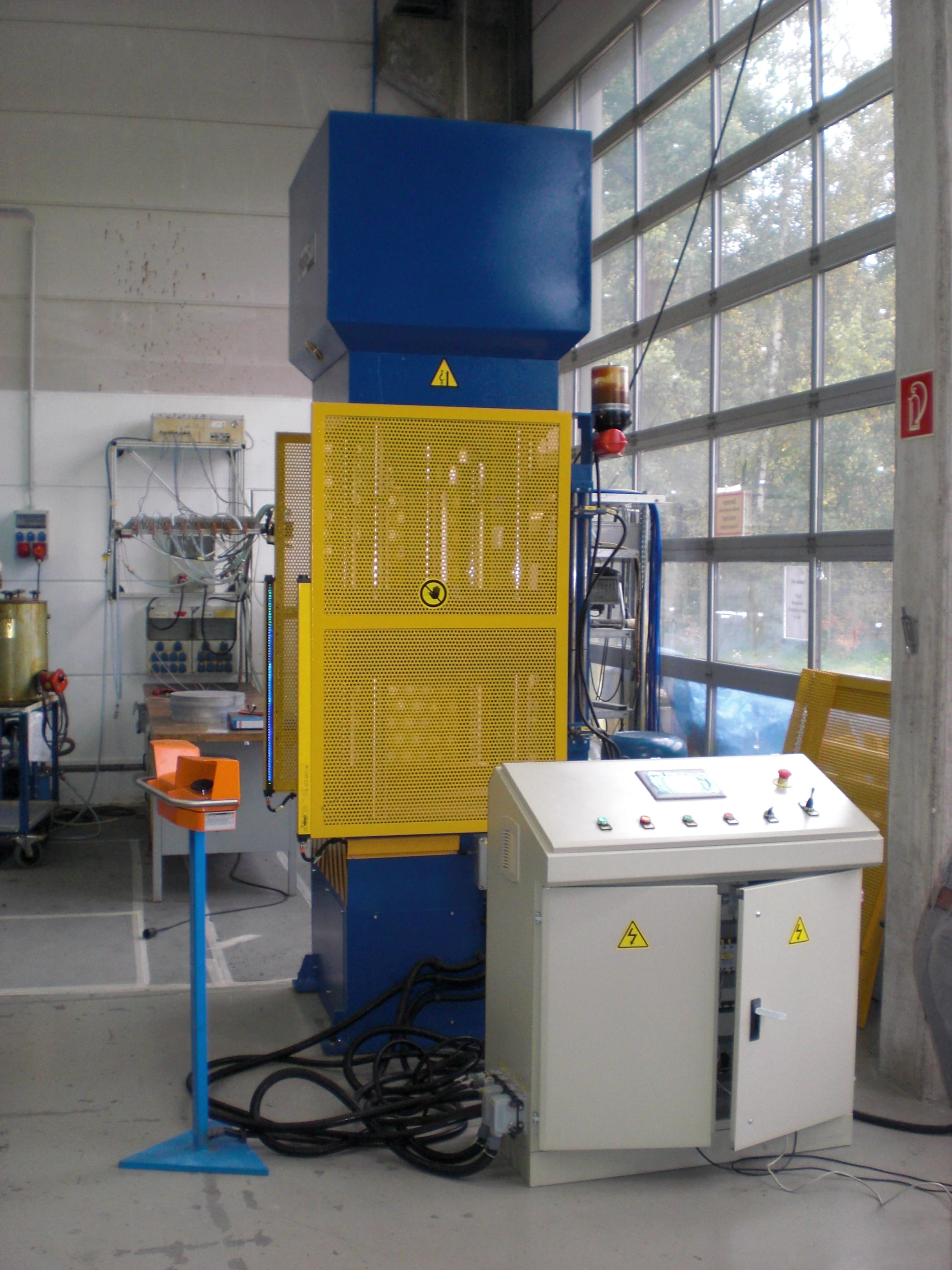
Hydraulic Press for plastic industries 200-1000 tons 