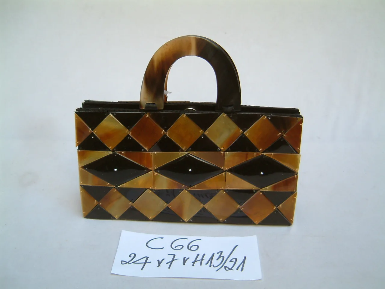 
Shell handbag with many designs 