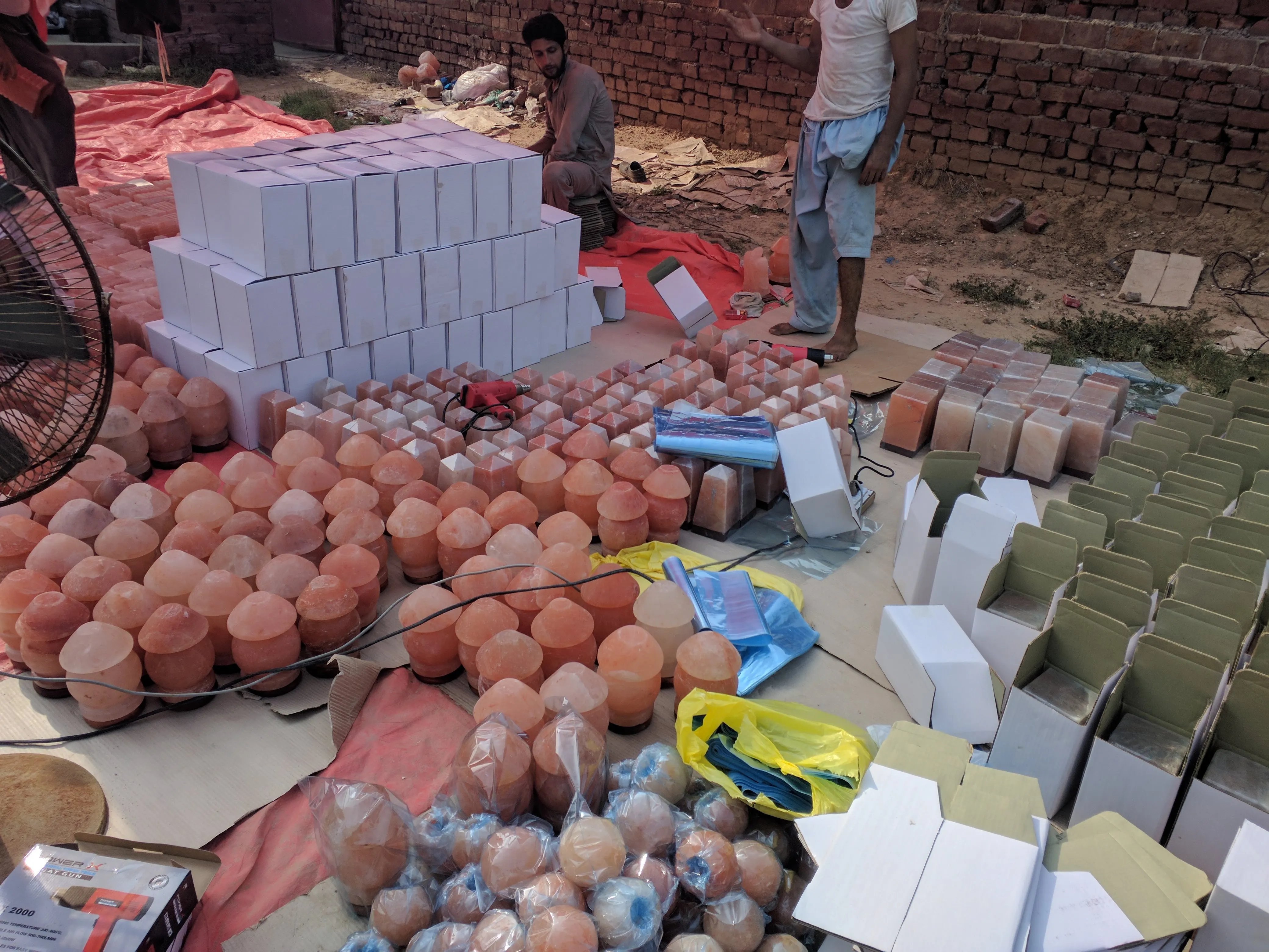 
HIMALAYN SALT LICKS FOR CACATTLE 