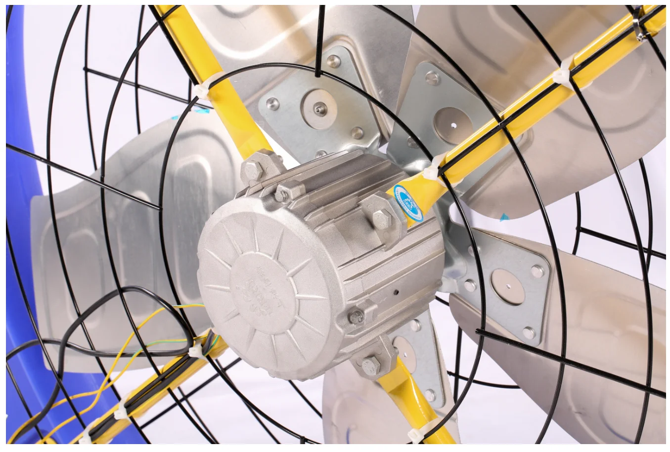 Вентиляторы системы управления интернет-вещами для домашней птицы