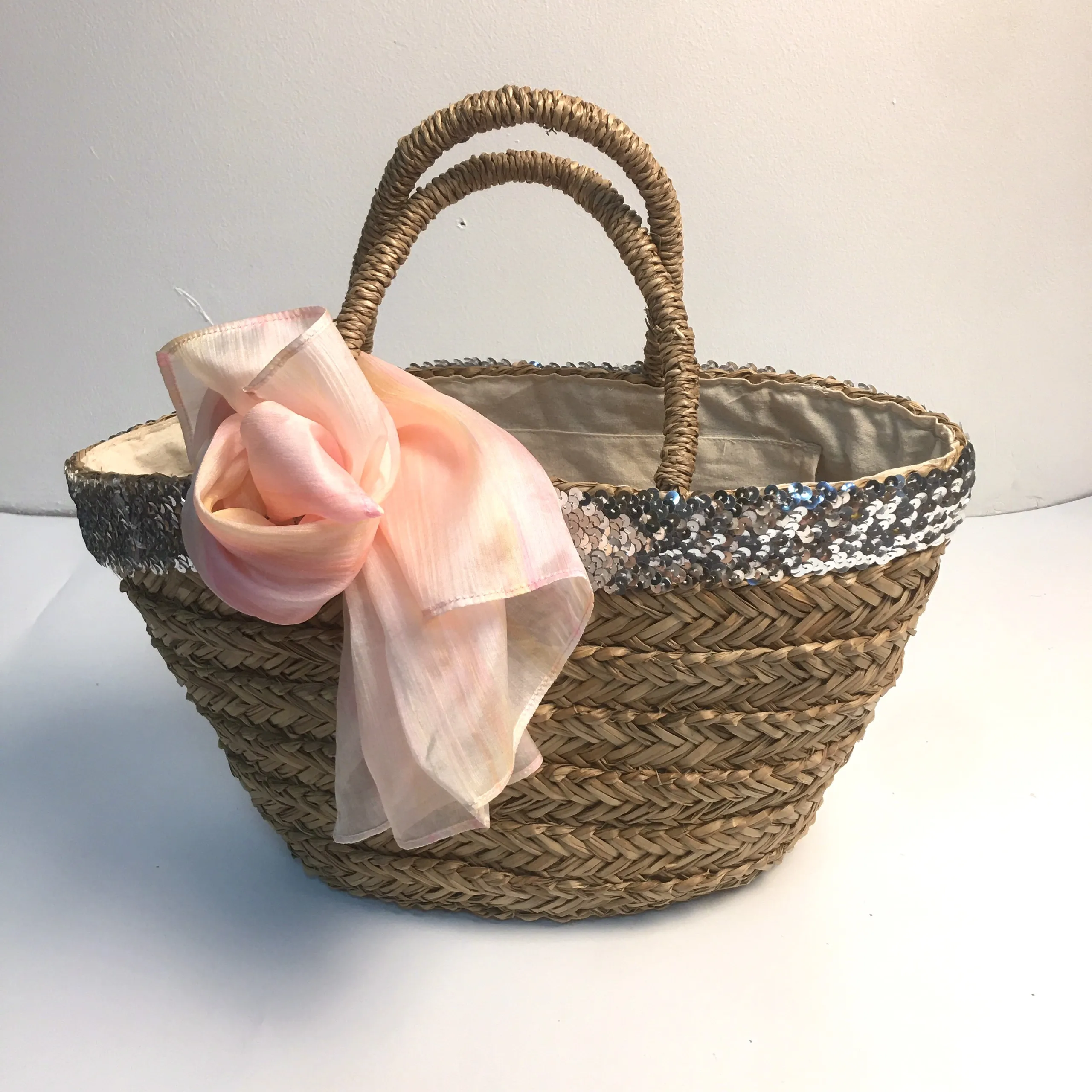 Fashion Seagrass Bag Straw Bag with Sequin Decoration Eco-friendly  2022 Summer Beach Bag Ladies Handbag Made in Vietnam OEM ODM