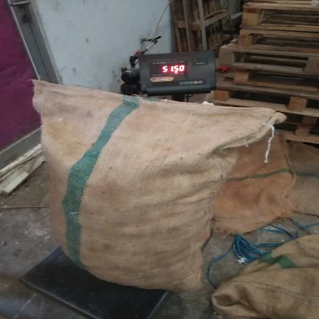 Best Selling Coconut White Copra Edible 4-9 cm Origin Indonesia