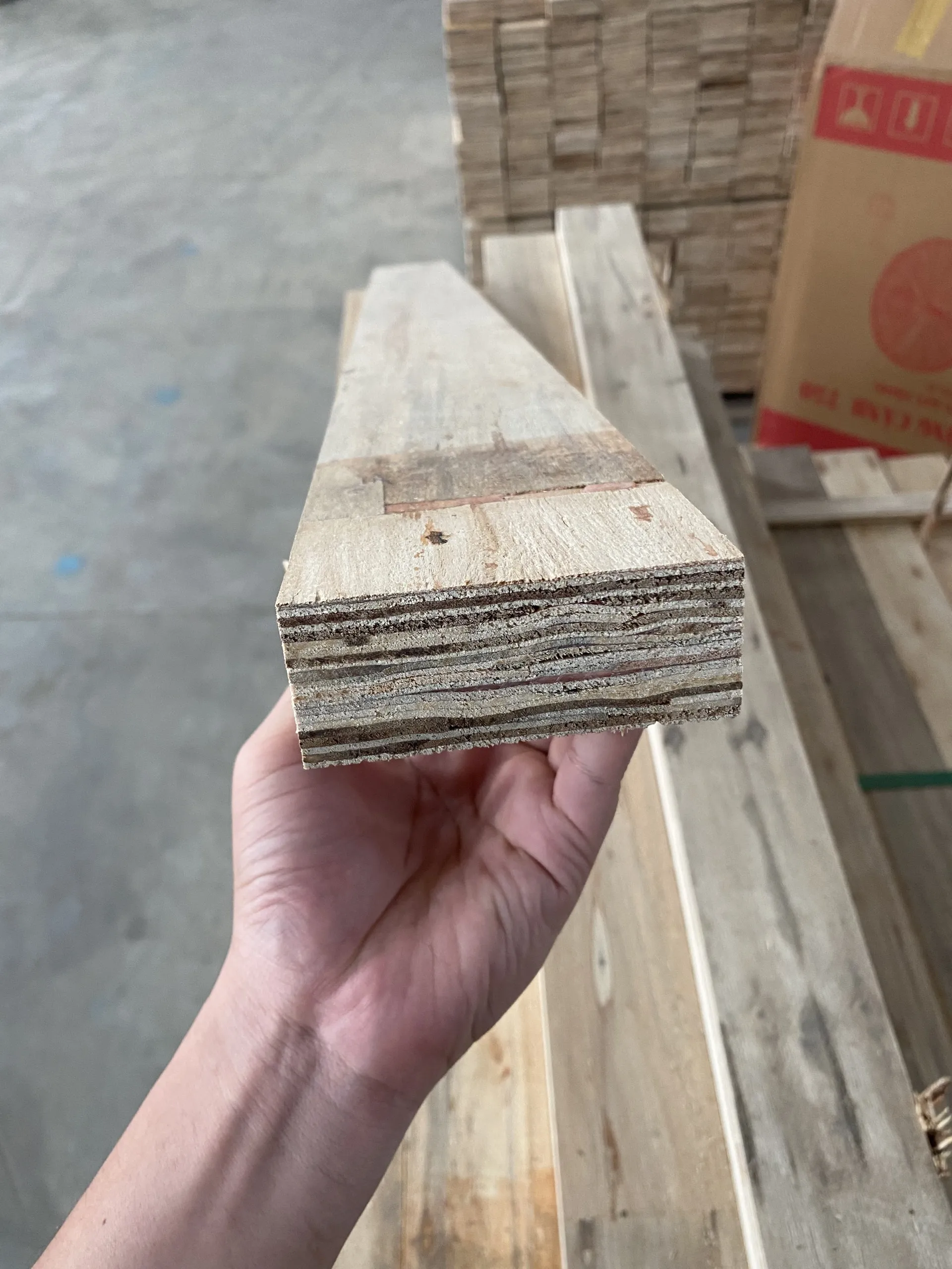 Gold Supplier LVL beam Laminated Veneer Lumber for construction, pallet, sofa frame Strong and durable E0, E1, E2 glue
