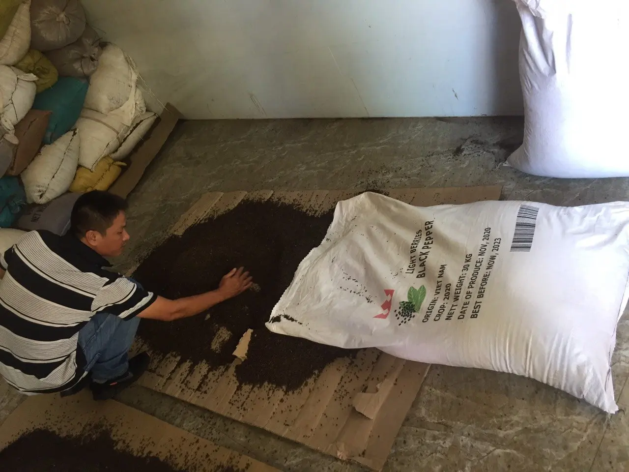 BEST PRICE BLACK PEPPER DUSK/DUST, PEPPER HUSK ON FEB, MAR, APRIL +84972678053