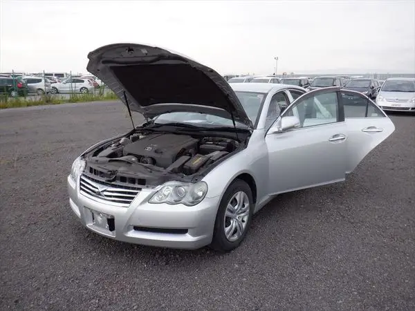 Used Toyota Mark X car with delicate and beautiful appearance