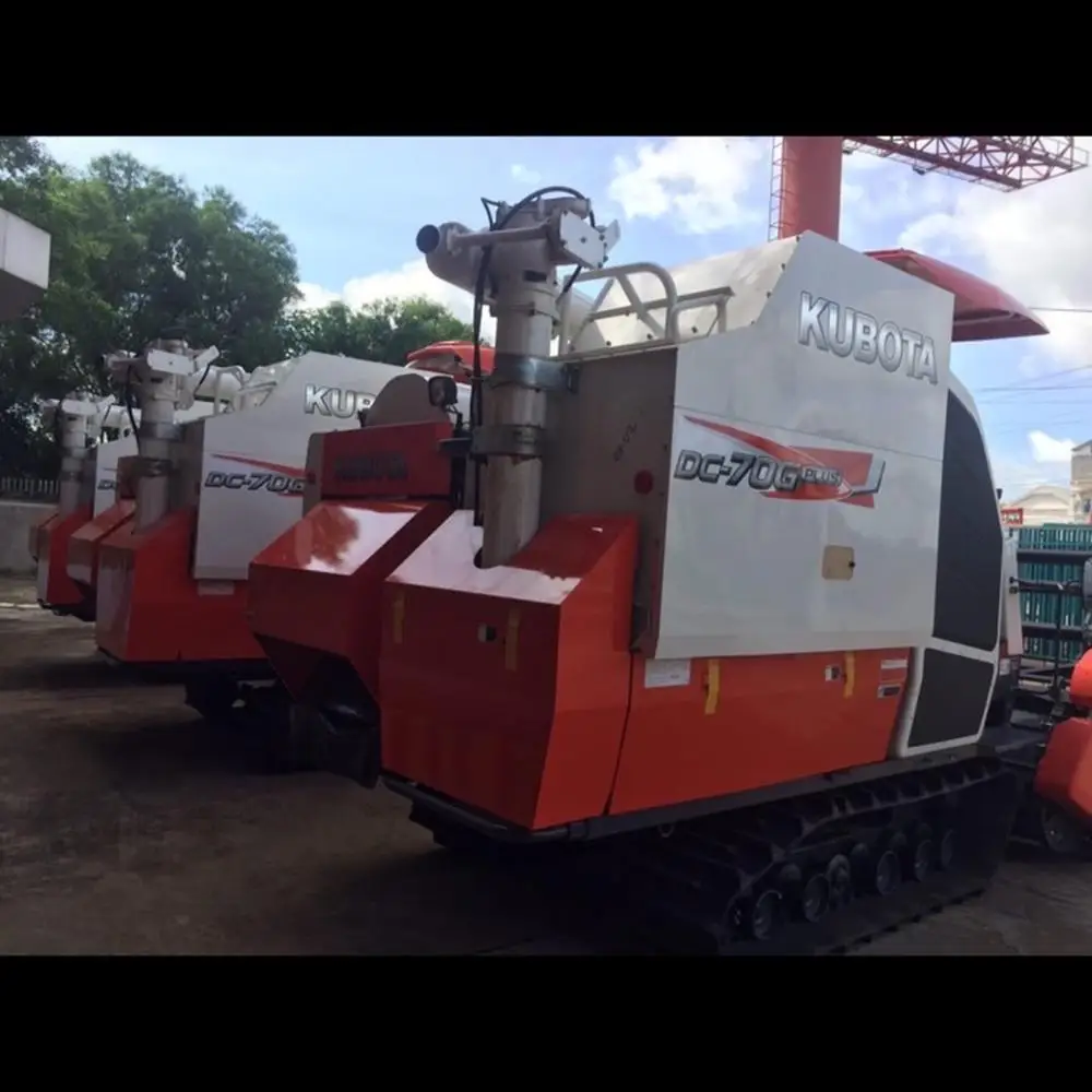 
COMBINE HAVESTER DC70G 