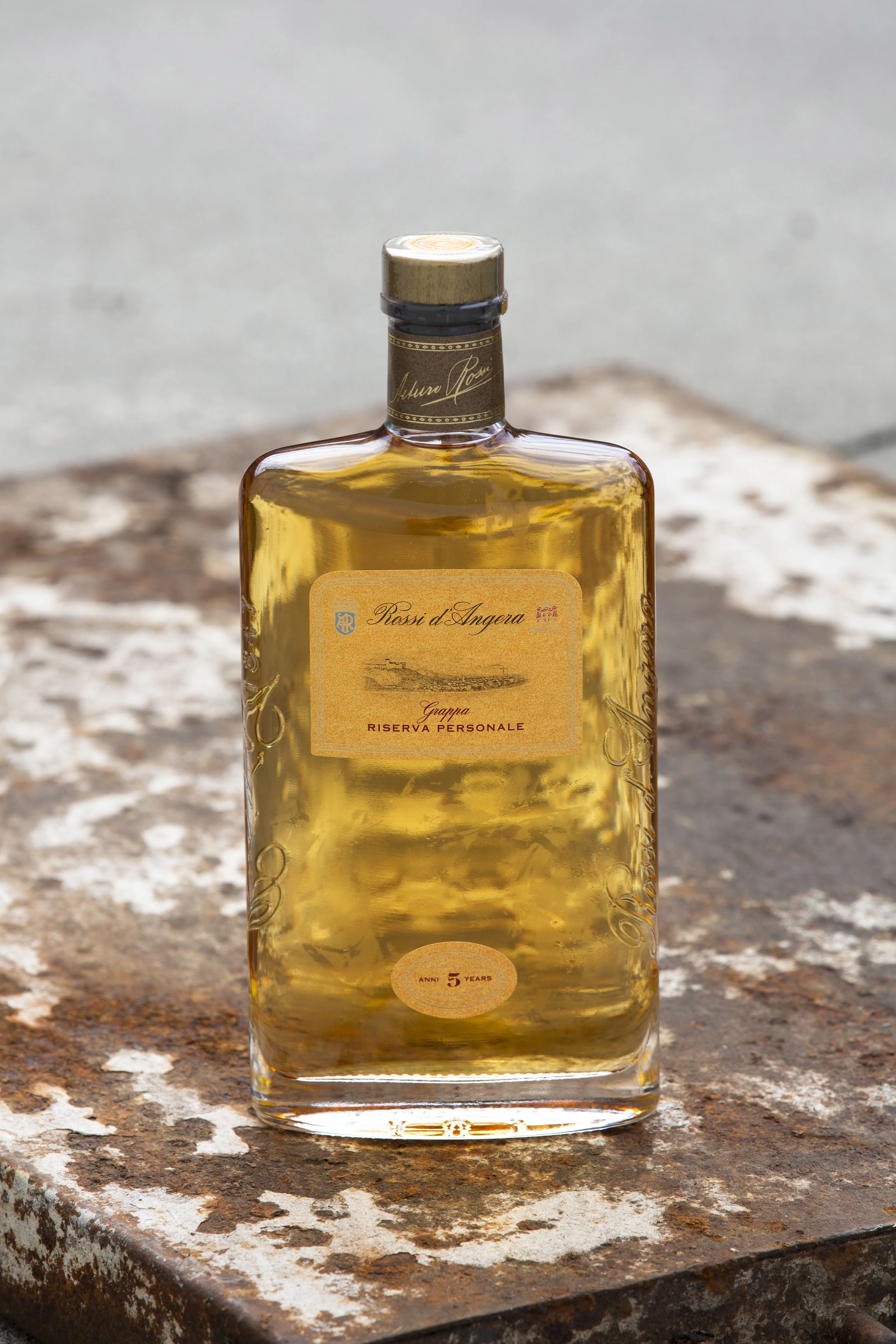 Premium quality Italian spirit Grappa riserva 42vol 70cl alcoholic beverage