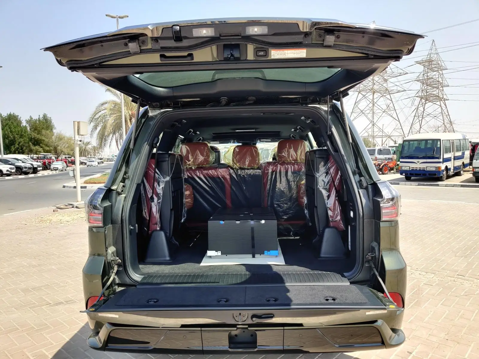 Clean Fairly Used LHD 2019 2021 LEX  L-X 5 70 S Black Edition 7- Seaters 5.7L V8 Petrol A/T