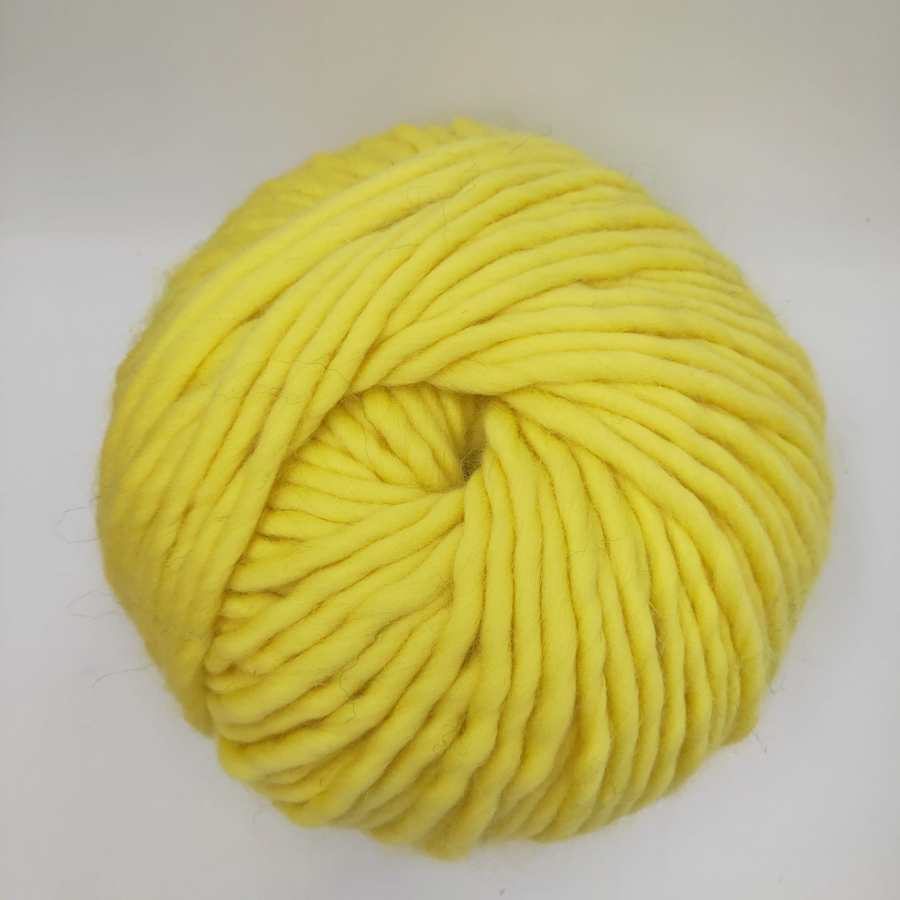 Super wash wool yarn in 100% merino material for hand knitting scarves