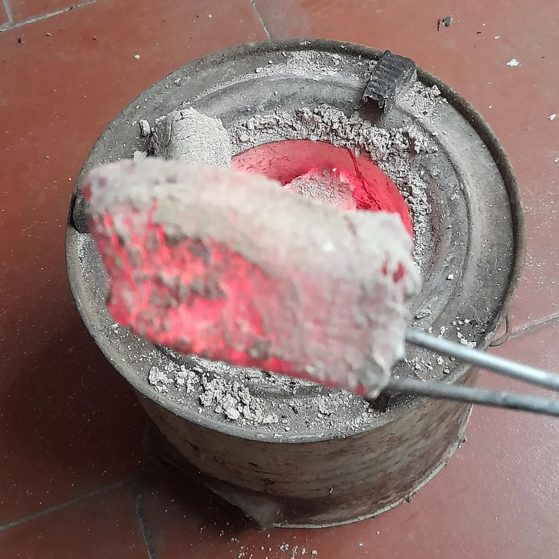 Machine made Sawdust charcoal for sale with less ash high heat long burning for bbq and grillings