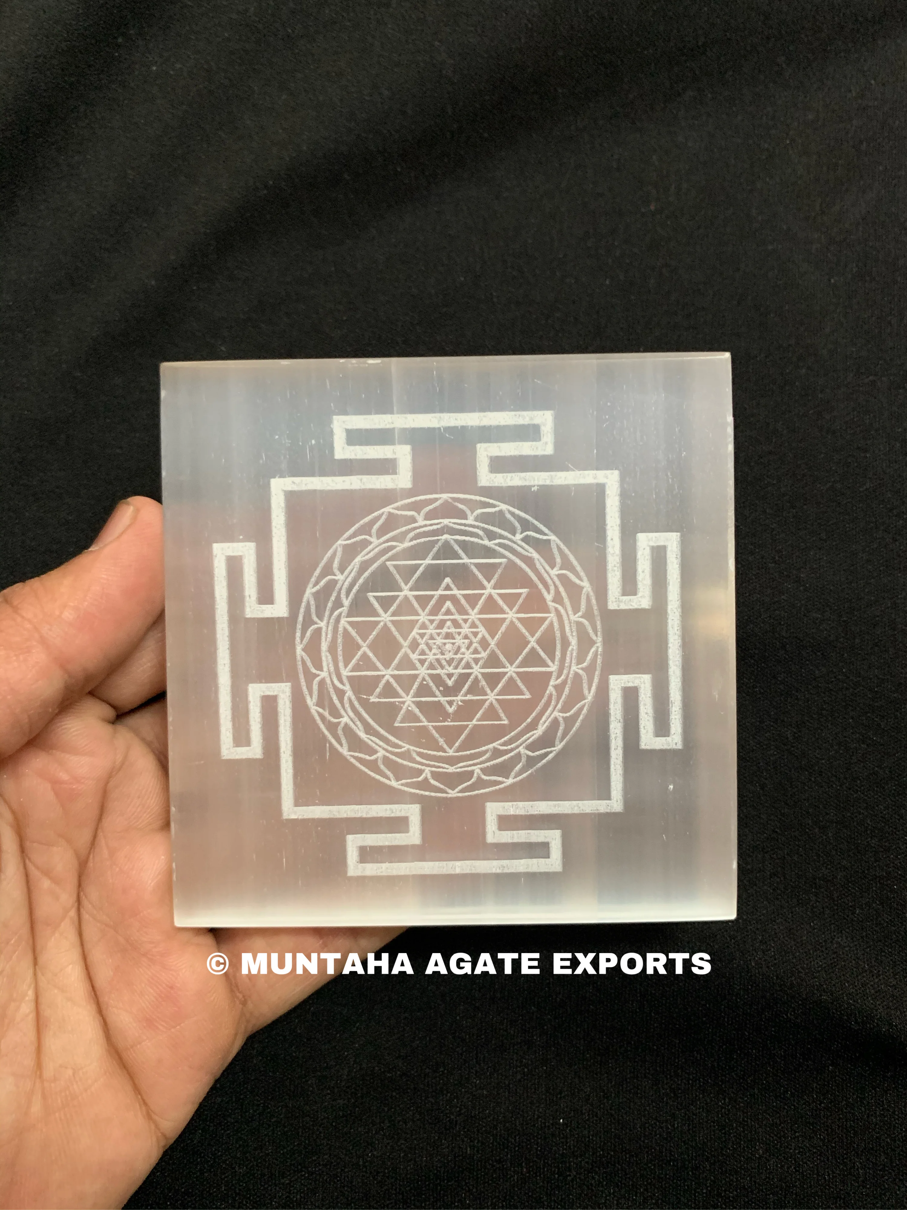 Квадратная белая пластина с гравировкой селенит Красивая SHREE YANTRA зарядная из агата MUNTAHA