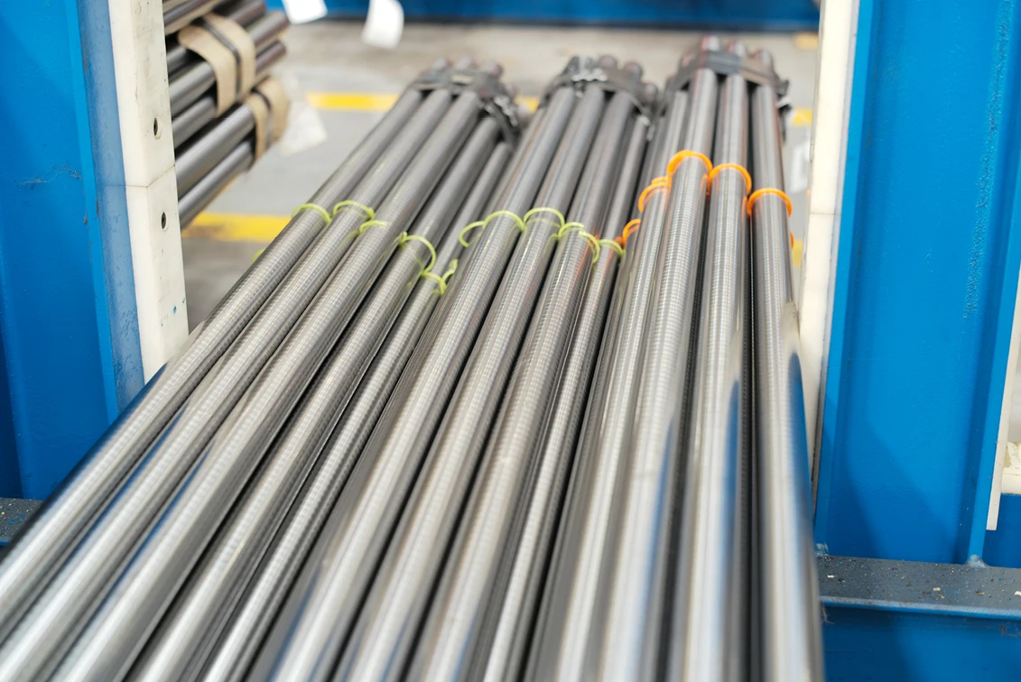 Глянцевые круглые стальные стержни 18-200 мм