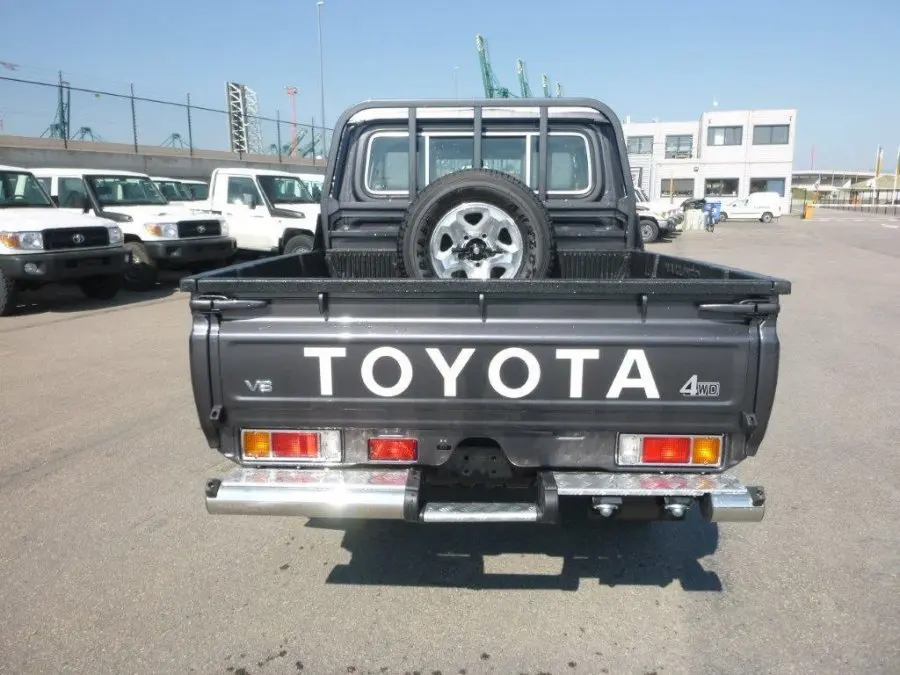 Used land cruiser pickup 4x4 diesel double cabin