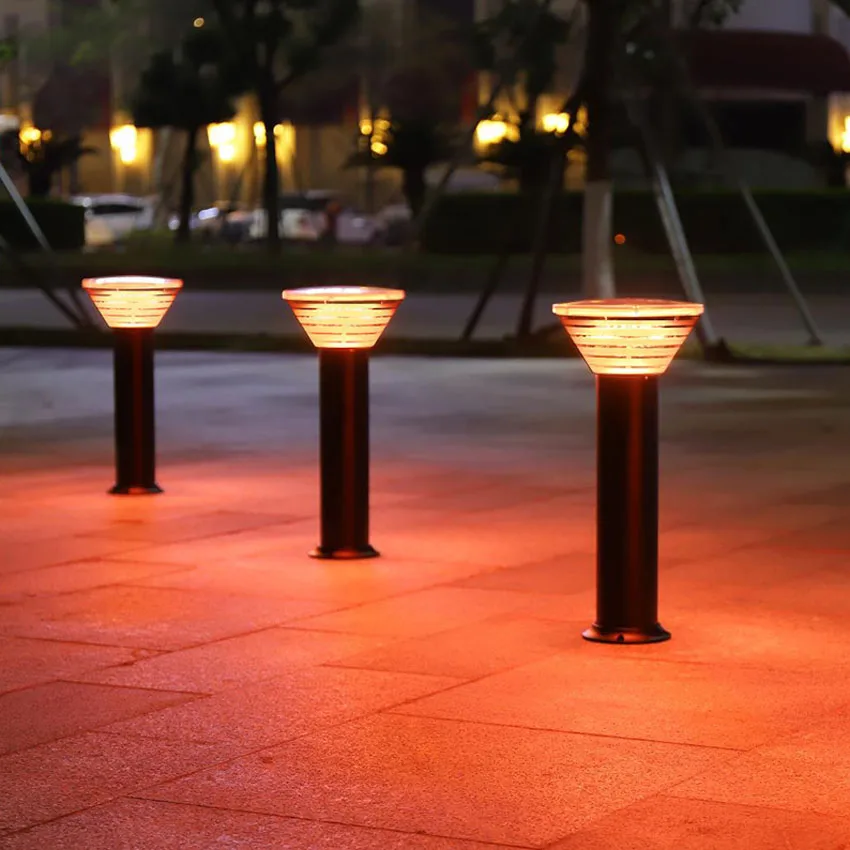 Modern Style Solar Post Gate Lights LED Light Source with IP65 Rating 6V Power Supply Outdoor Garden Lights PC Material