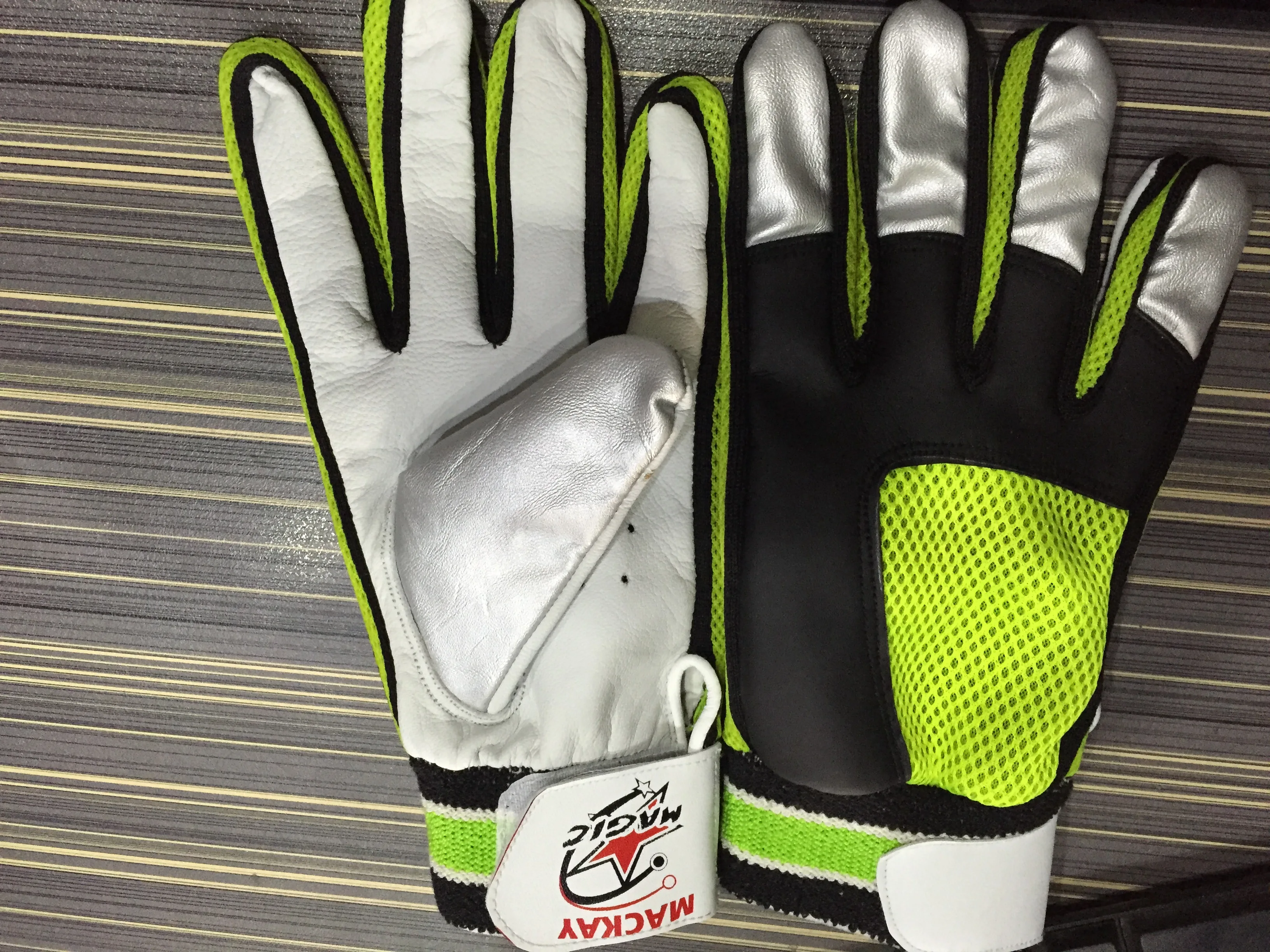 
Indoor Batting Gloves 