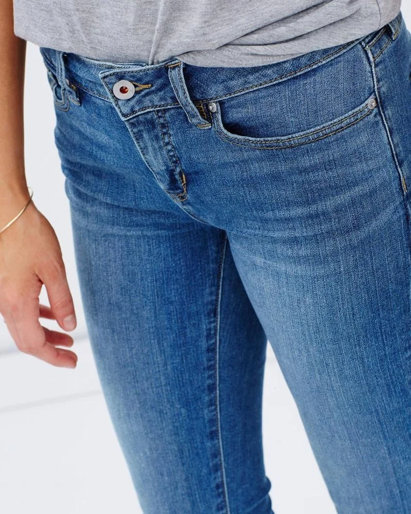 Low Price Jeans Trousers Women Fancy Cheap Denim Jeans in 2019 Plus Size Vintage Embroidery Hollow Out Waterproof Zipper Fly