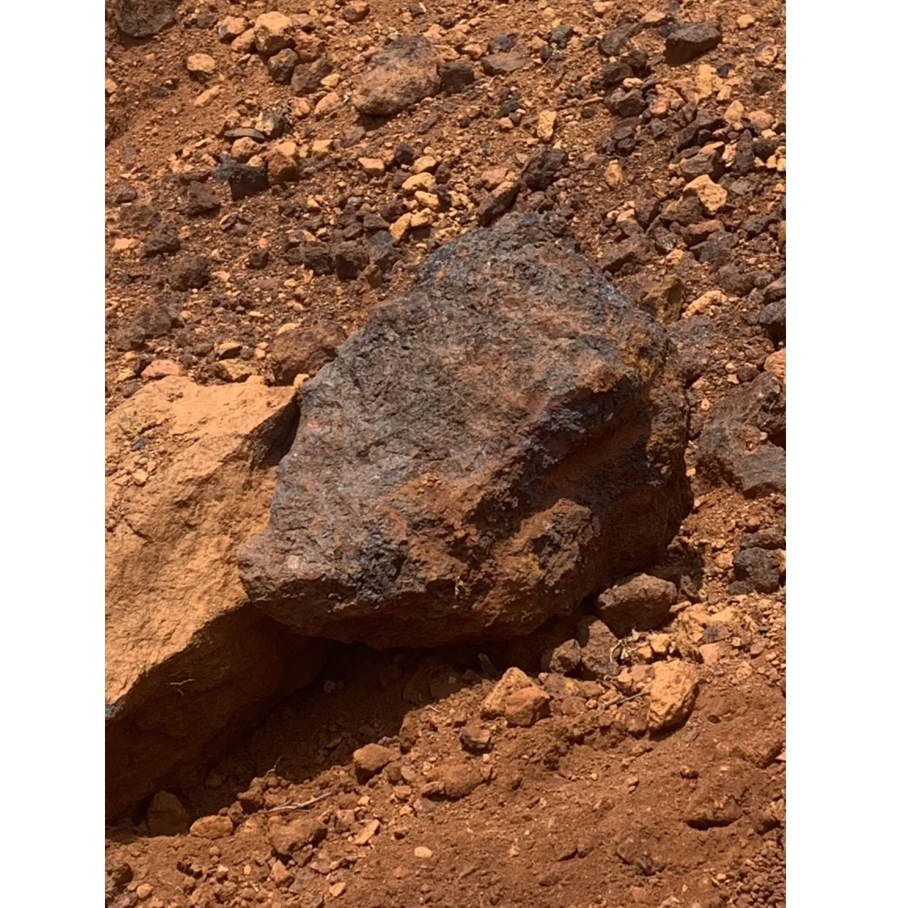  Лидер продаж 10 - 50 мм пиритовая железная руда в форме шахты 62%-70% экспорт из лаоса