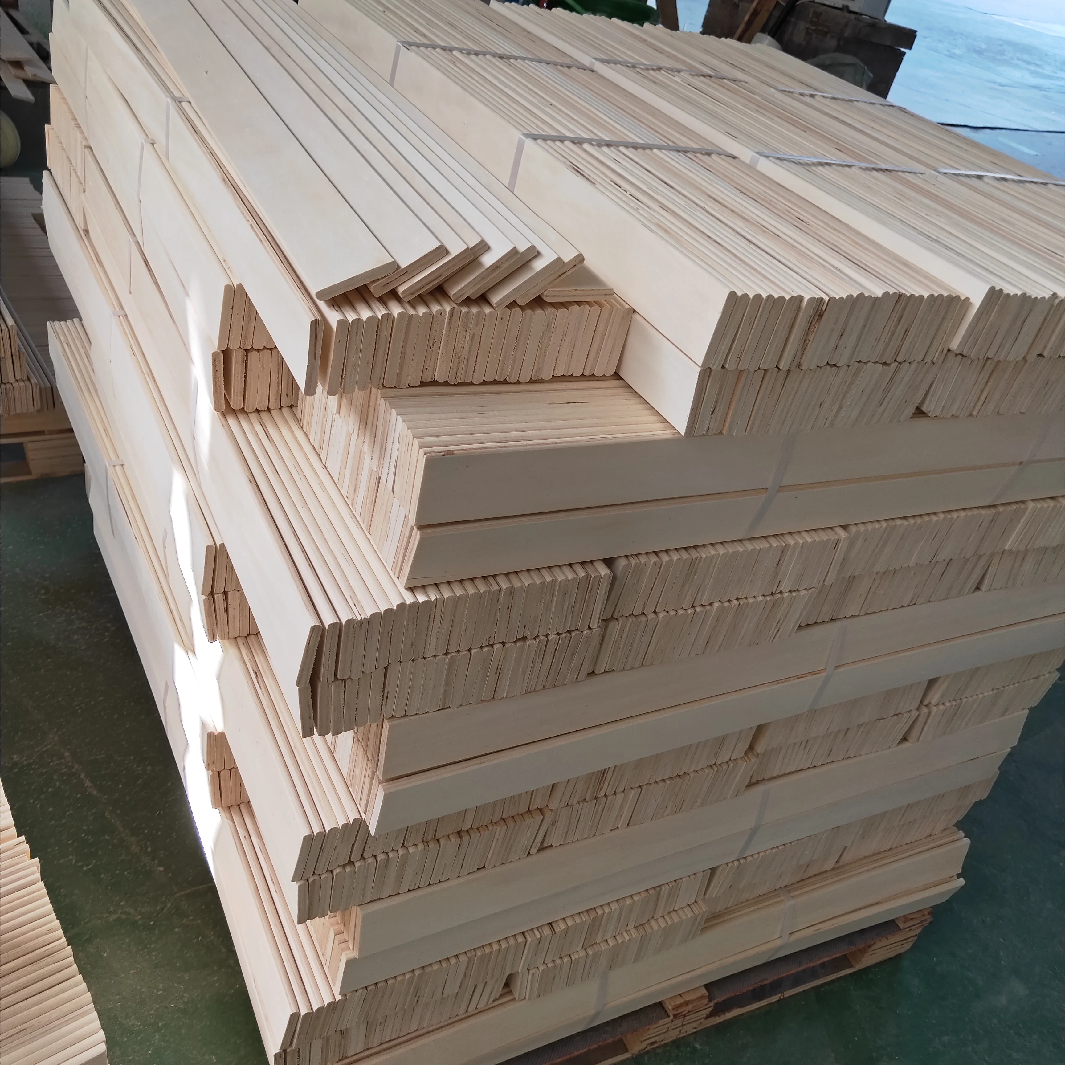 Hot sale  certificate poplar eucalyptus birch lvl sofa frame bed slats export to malaysia