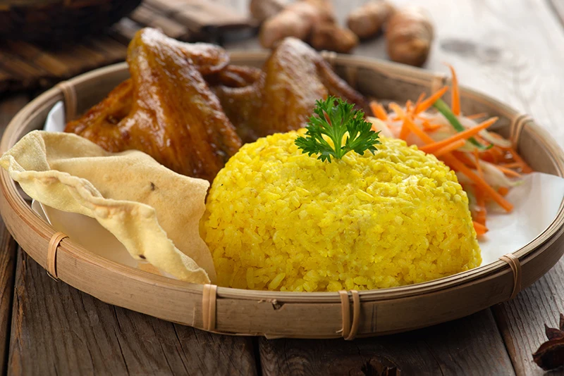 Вкусный порошок куркумы также известный как Nasi Kunyit легко подготовить рекомендуется использовать с карри или нашем соусом