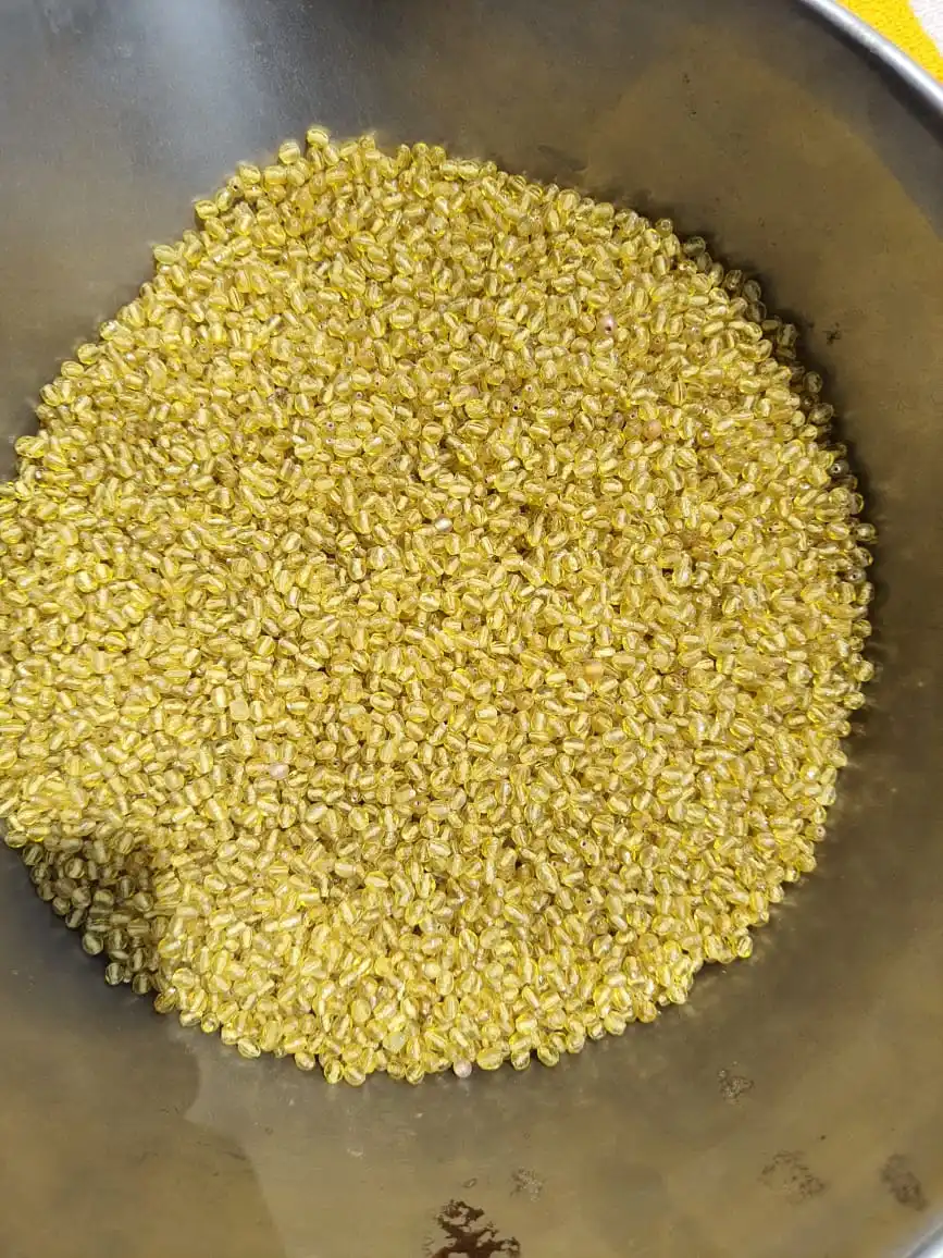 Shiny blue square shaped best grade glass beads in rainbow polish