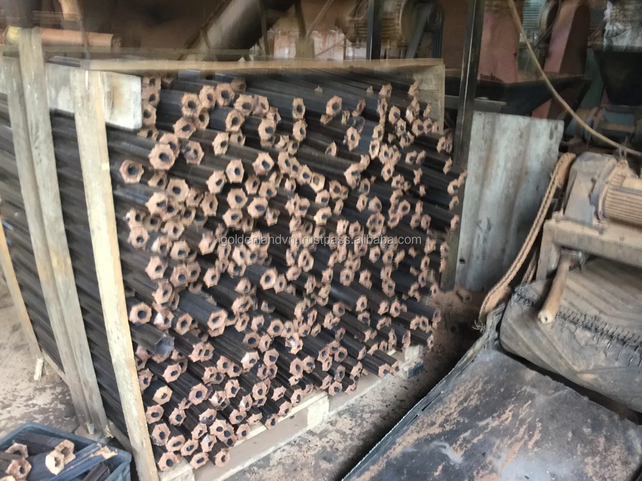 High Fixed Carbon Content And Long Burning Time Hexagonal Sawdust Briquette Charcoal