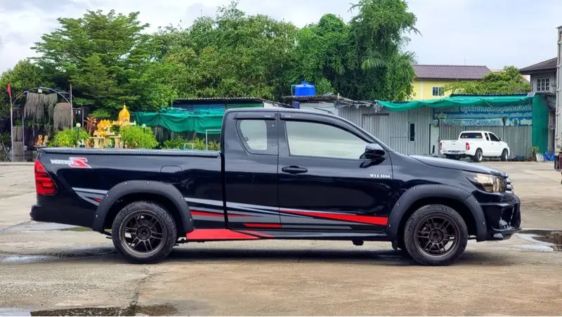 TOYOTA HILUX SMART CAB 2WD From Thailand Used Cars yr2017