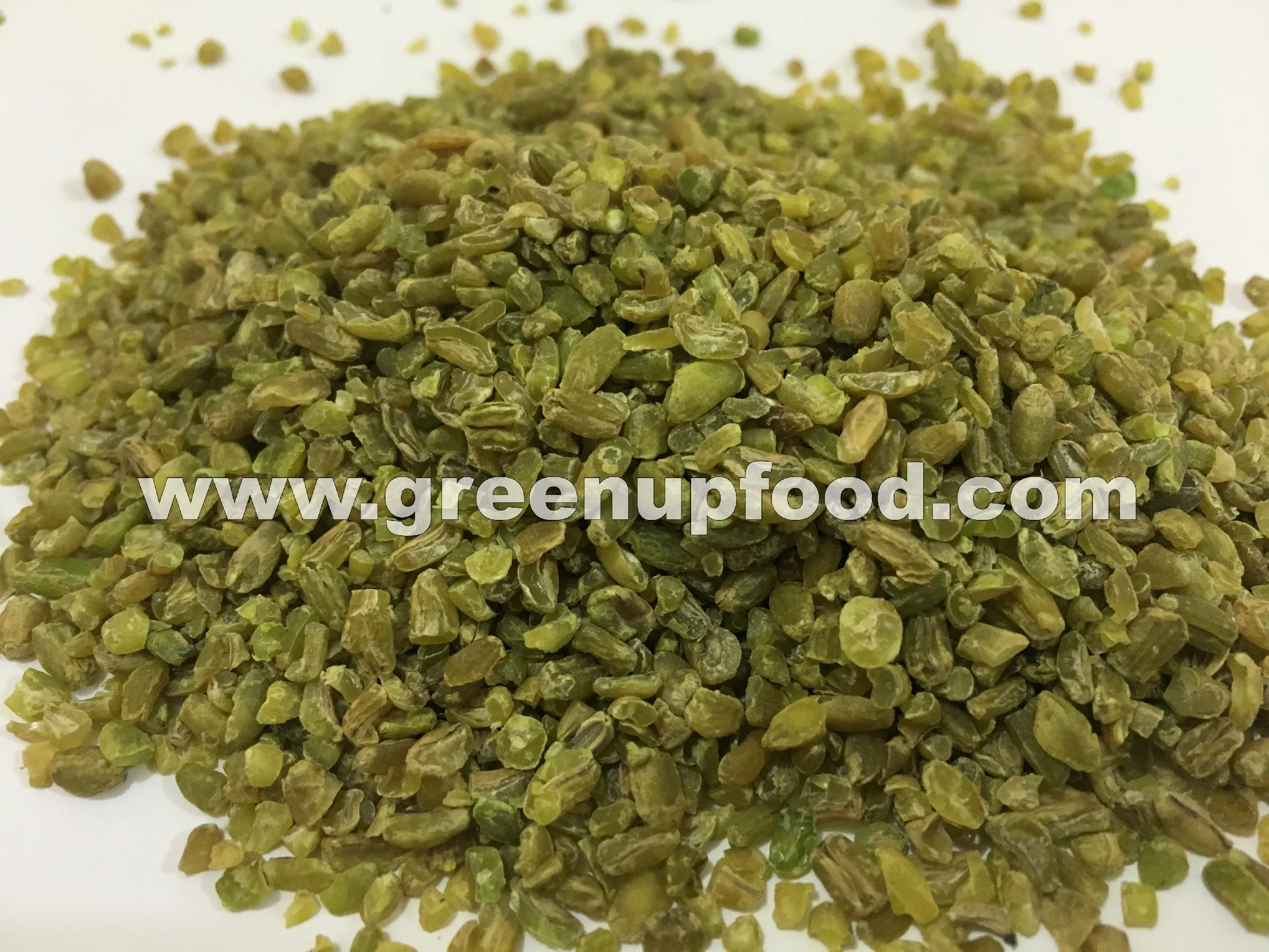 freekeh Triticum  high quality natural color fresh and healthy various sizes whole crushed and small pieces