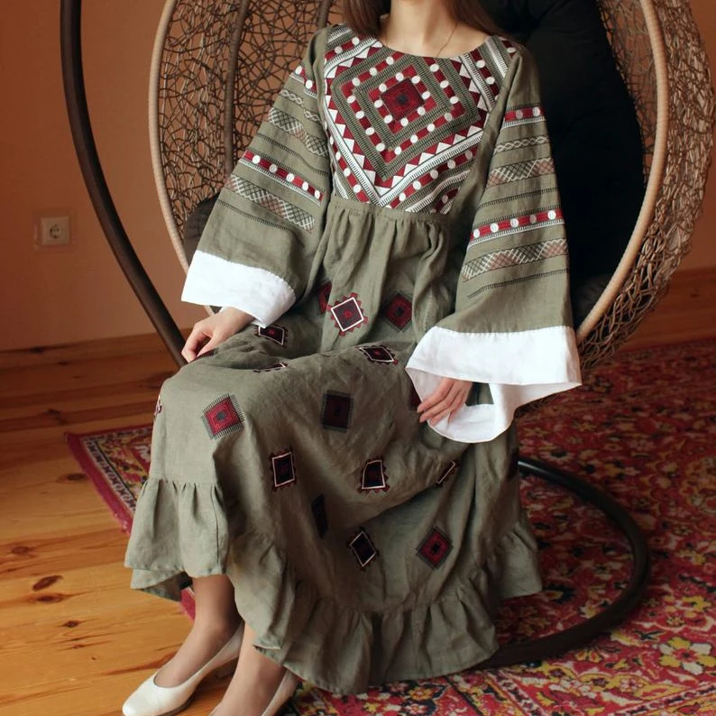 Женское украинское этническое платье Vyshvanka с длинным рукавом и поясом льняное вышивкой