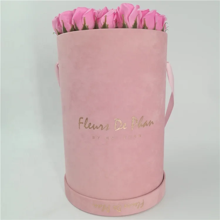 Pretty velvet boxes for flower packaging