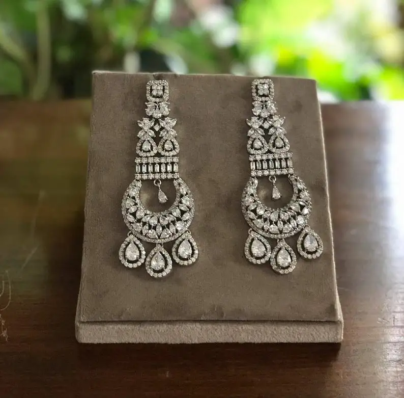 Unique designer pretty 14 kt white gold natural round and marquise cut vvs sparkling diamond studded necklace with earrings