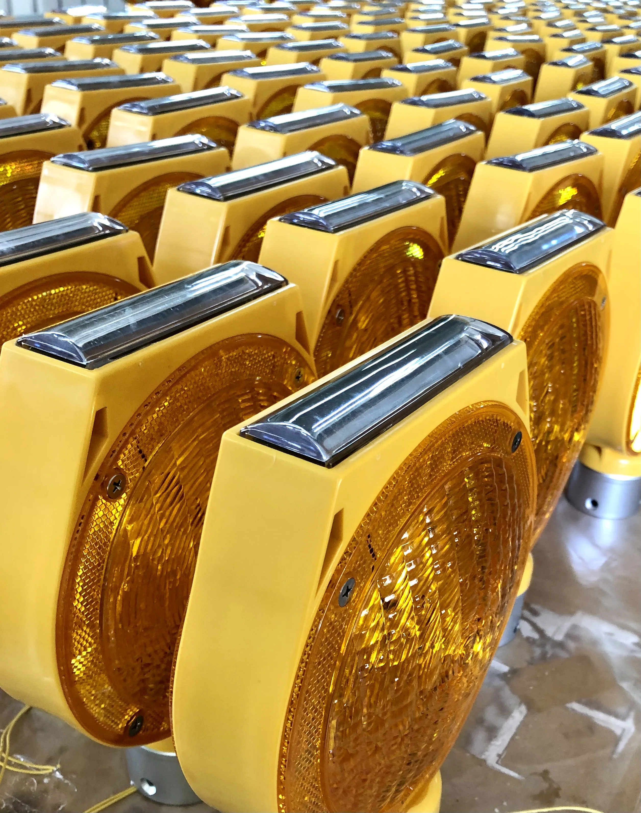 Solar-powered Flashing Beacon Lights