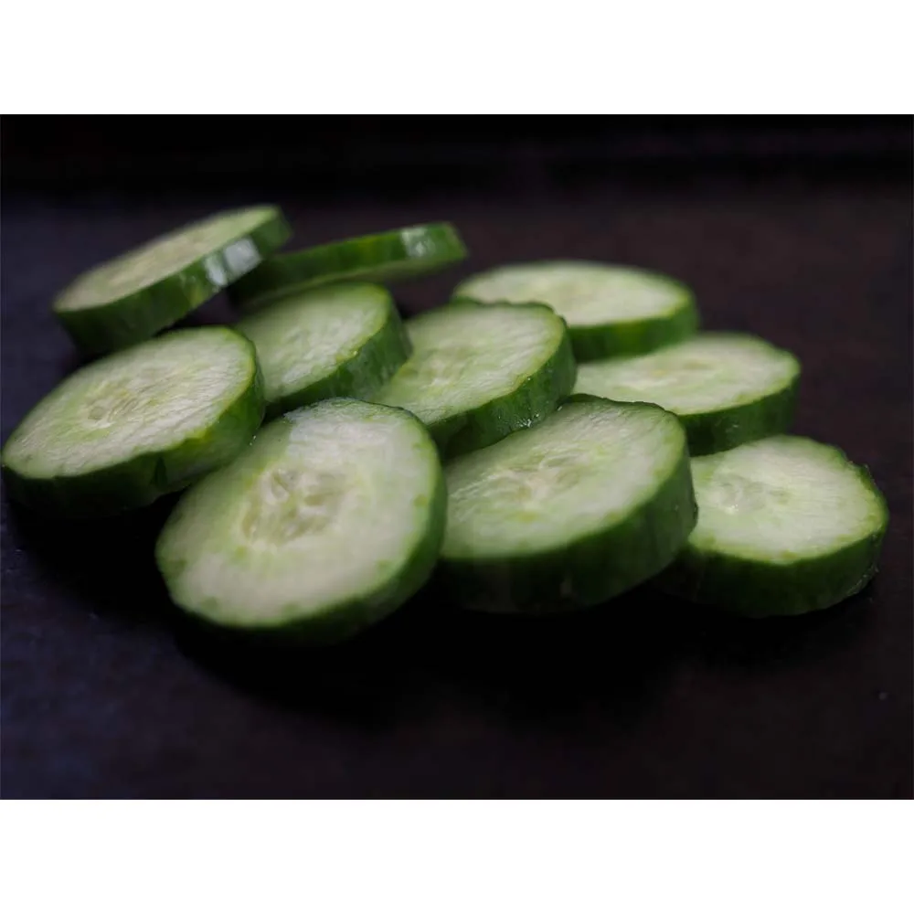 Свежие большие английские огурцы