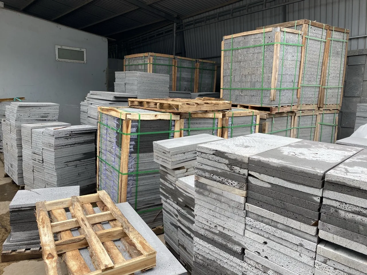 Hotel Villa Garden Park Courtyard Hole Surface Cut-to-size Form Factory Price High Quality Stone Basalt from Vietnam