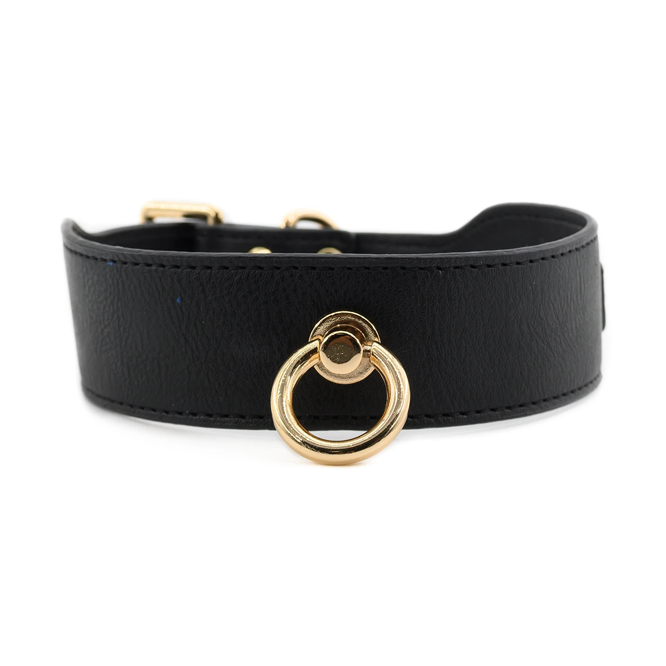 Курчавый воротник с золотым поводком на цепочке