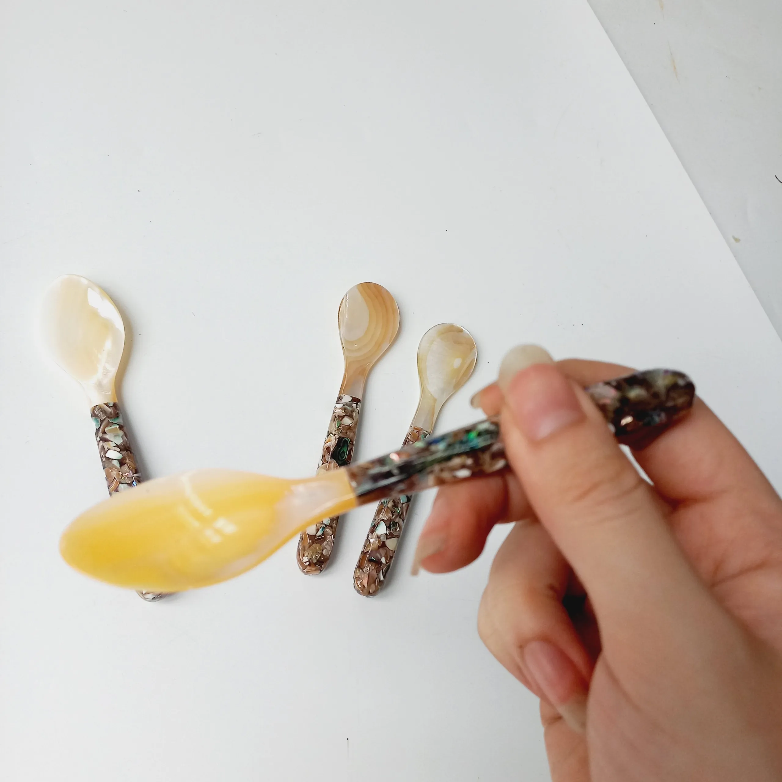 Handicraft Ice Cream Mother of Pearl Caviar Tea Spoon Shell Spoon Coffee Spoon Seashell Inlaid Handle Wholesale Exquisite