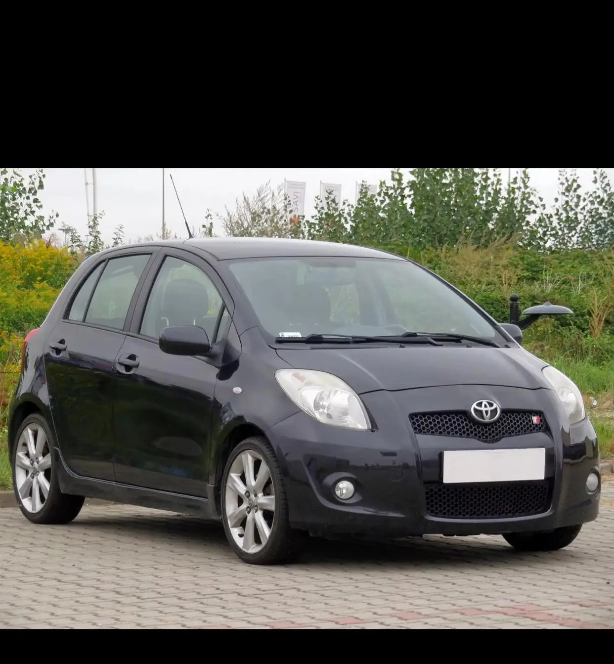 Горячее предложение б/у 2007 T0y0ta Yaris 4 дверей имеющихся в наличии для продажи с большой скидкой свяжитесь нами прямо сейчас