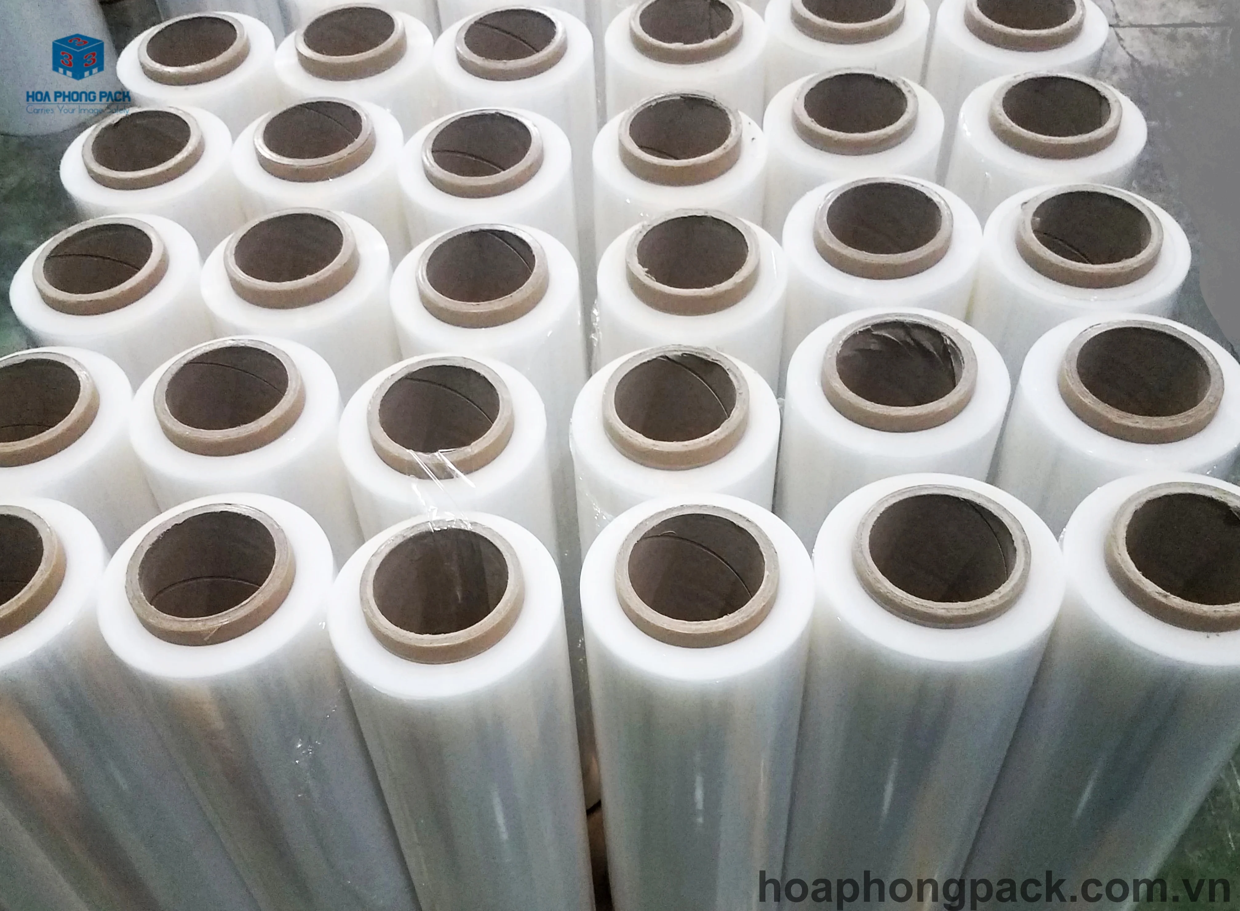 
Stretch Wrap Industrial Strength 18inch x 1100feet x 20 micron Clear Polyethylene Stretch Film 