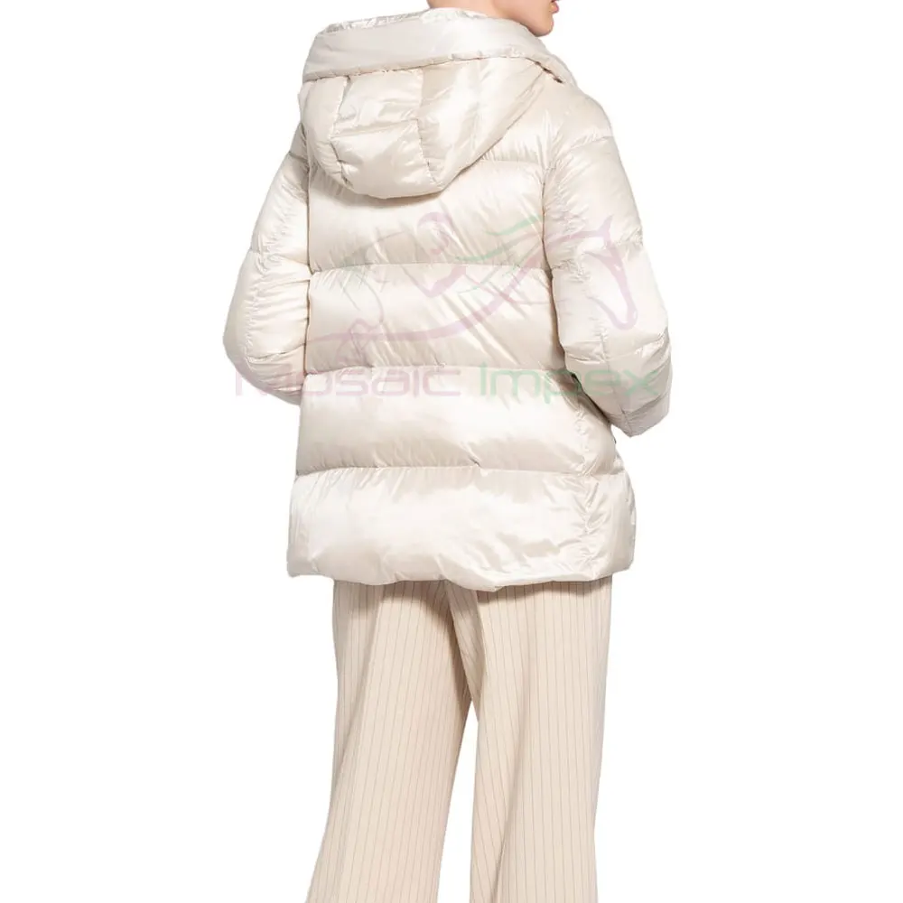 Женское пуховое пальто с вышивкой