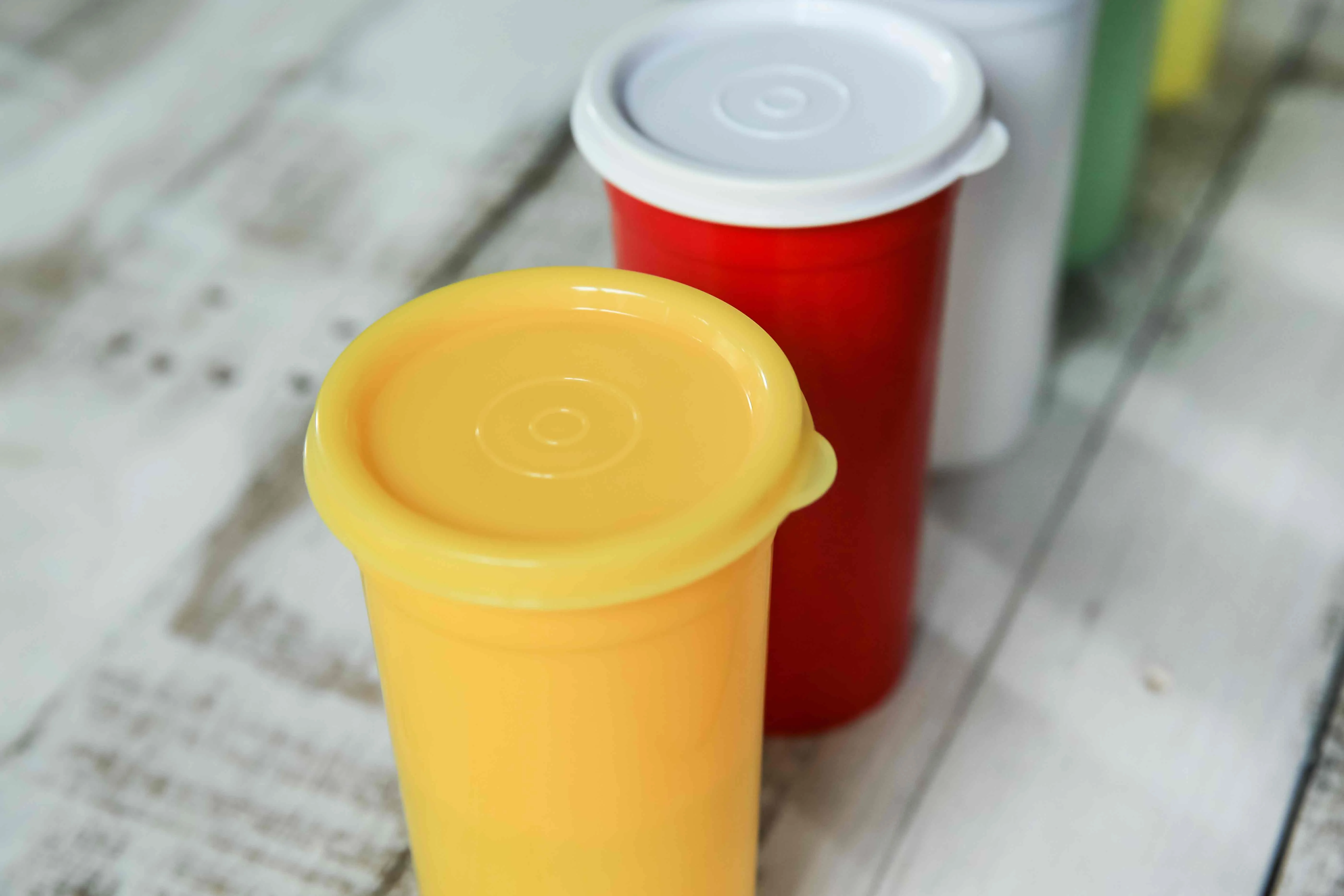 Vietnam Plastic Manufacturer High Quality Free Design Custom Mold Iml Gold Plastic Cups With Lids