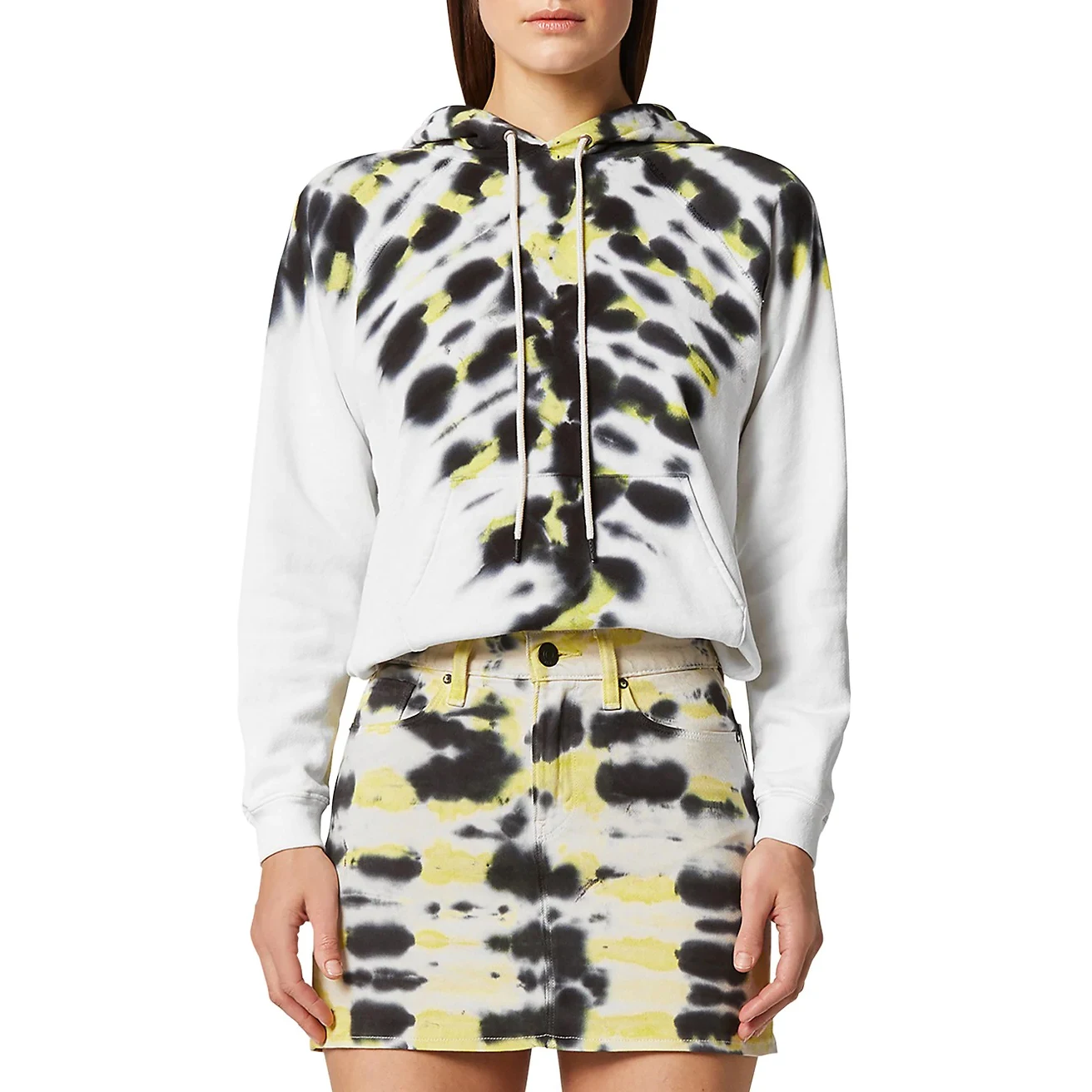 Высококачественный пуловер с капюшоном и принтом на завязках