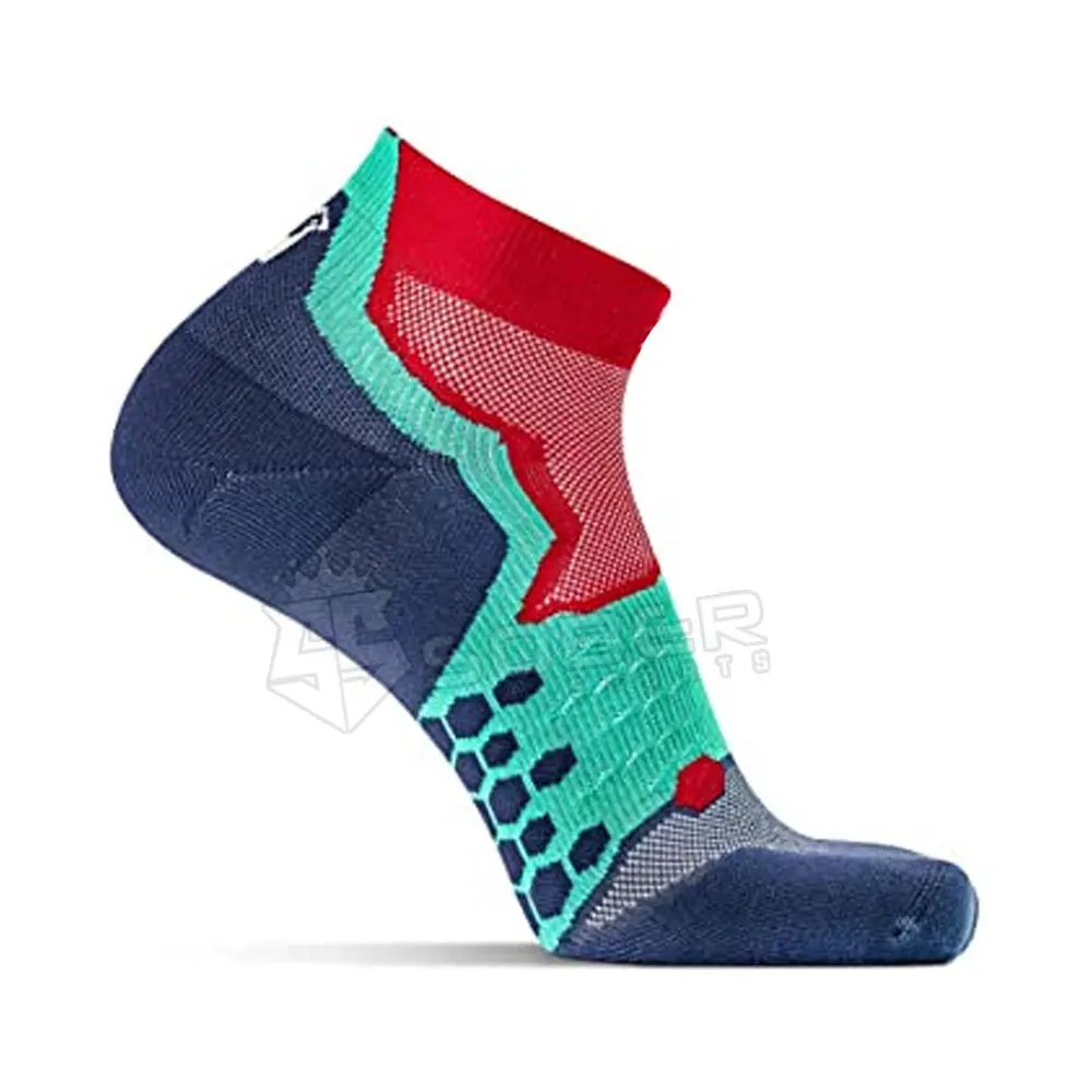 OEM custom logo  athletic sports workout outdoor activities unisex socks