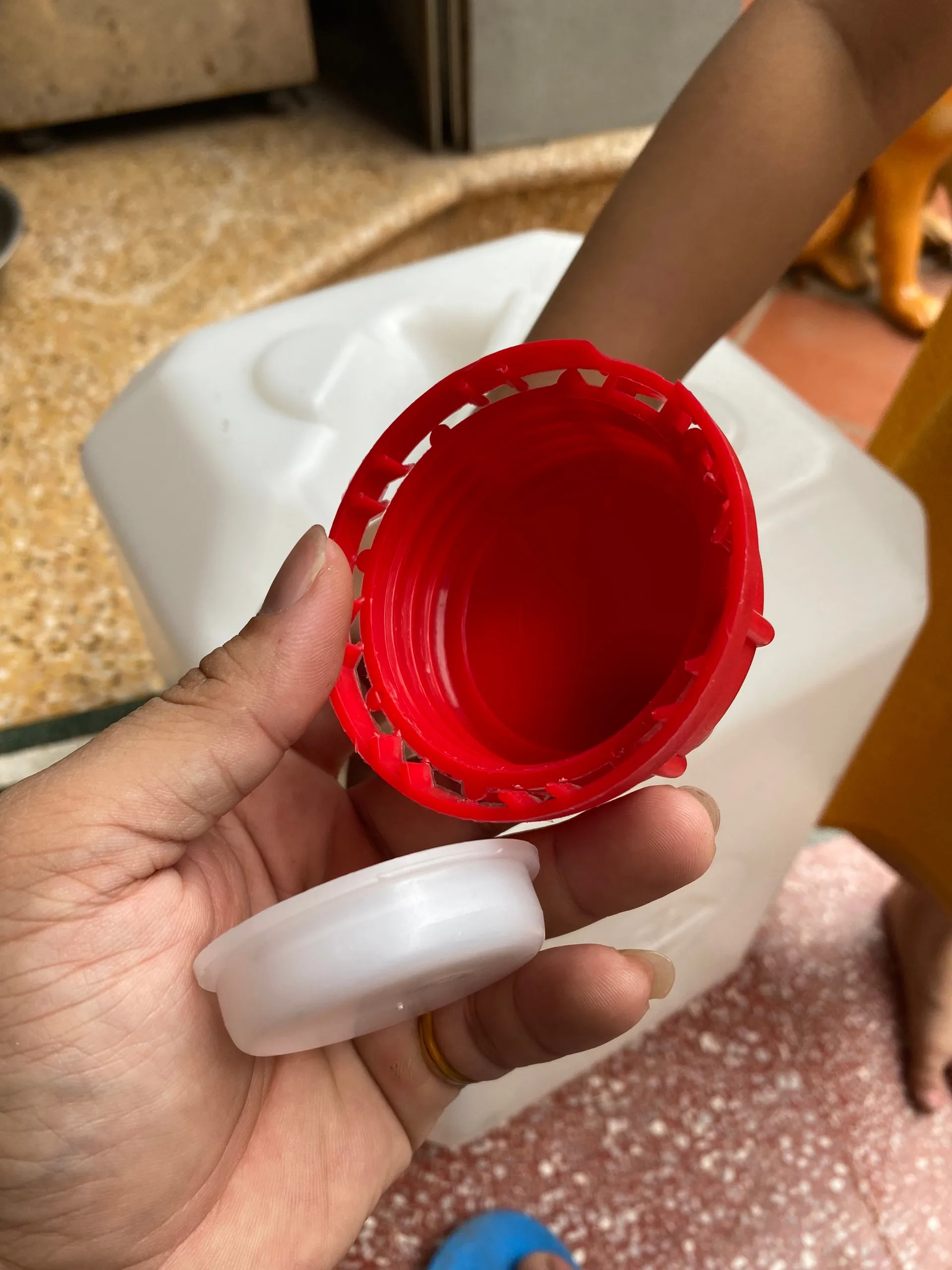 Белая синяя квадратная пластиковая канистра 20 л 25 35 пластиковые барабаны Hdpe/контейнер/ведро квадратной формы с крышкой