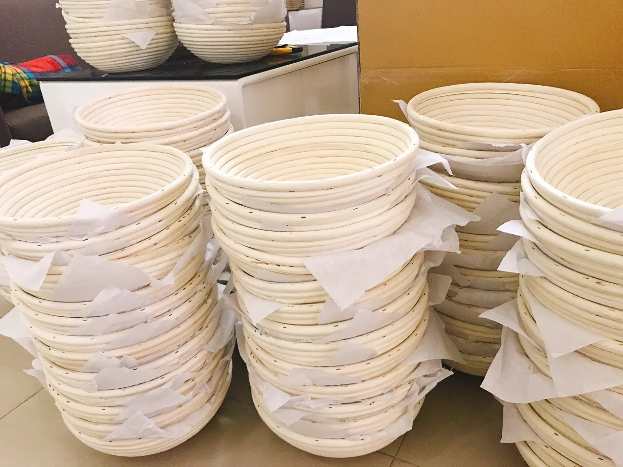 Ручная работа Vietbay ремесла натуральный 9 10 дюймов круглый корзина для хлеба набор из ротанга с льняной тканью