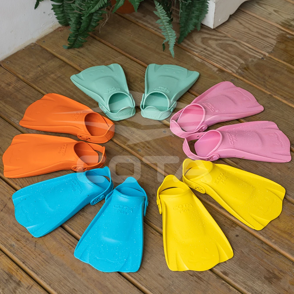 
Stable Stingray kids snorkeling fins and boys girls rubber flippers for wide feet short blade swimming fins diving 