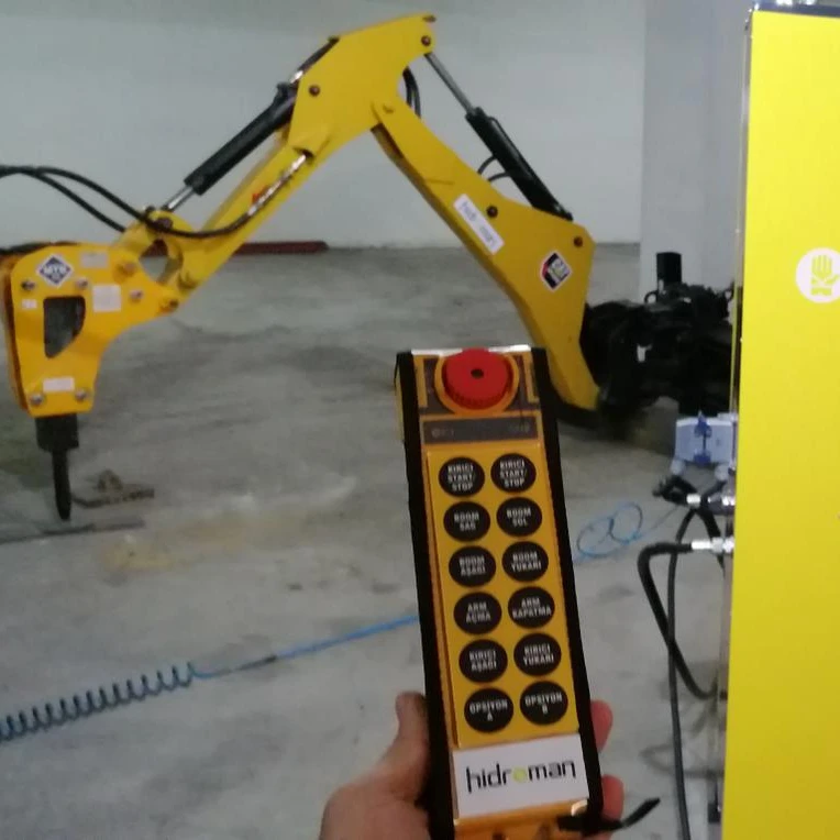 Stone crushing machine