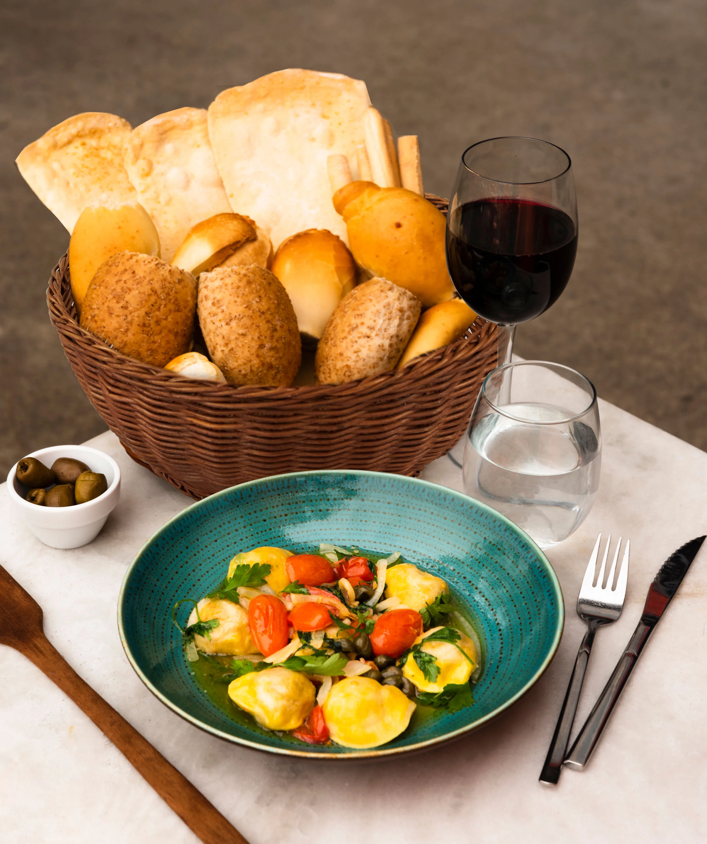 Made in Vietnam Wholesale Round Rattan Bread Basket Rattan Basket Handmade Supermarket Wicker Basket for Vegetables & Bread