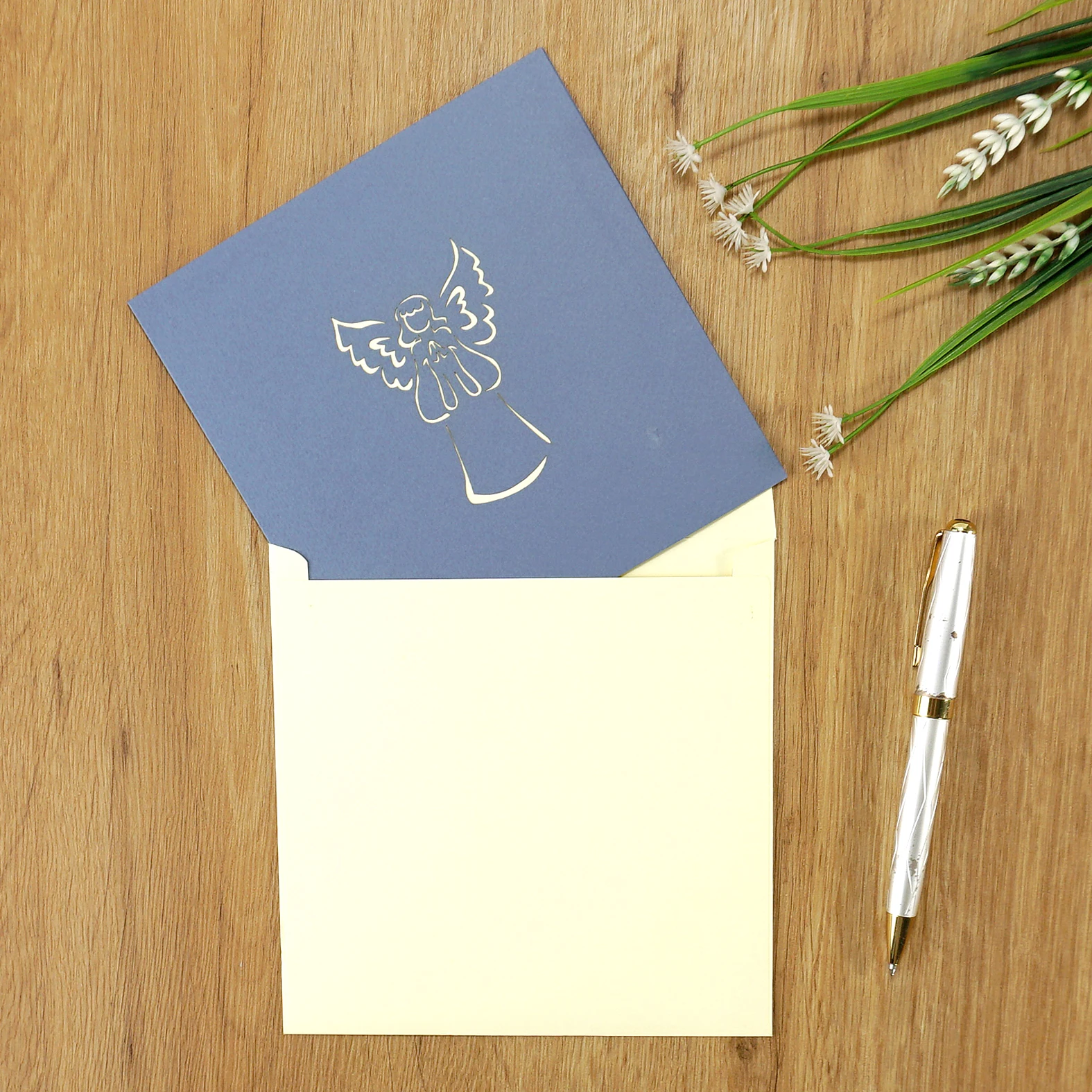 Good Price Vietnam Manufacturer Round Circle With White Fairy Christmas Greeting Cards Handmade Wholesale