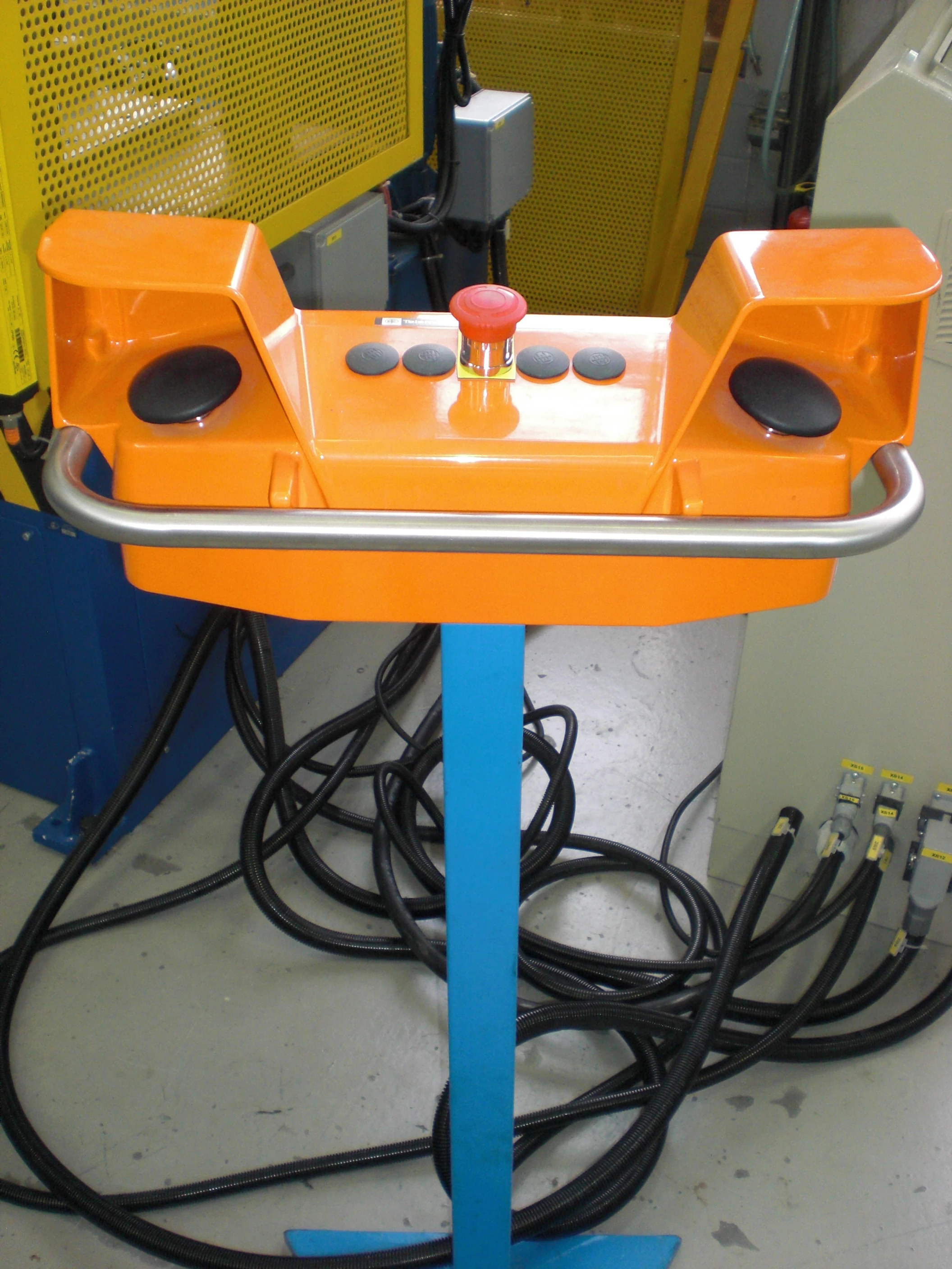 
Hydraulic Press for plastic industries 200-1000 tons 